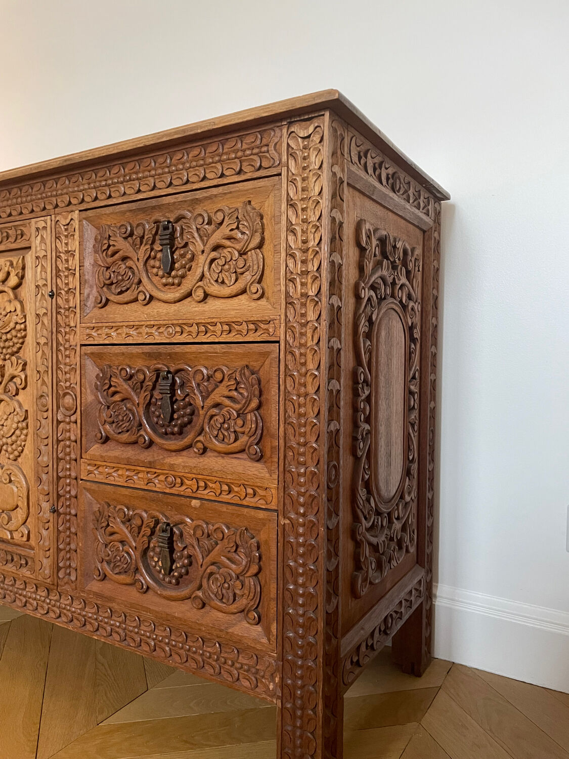 Buffet sculpté à la main, Pérou, bois intégral