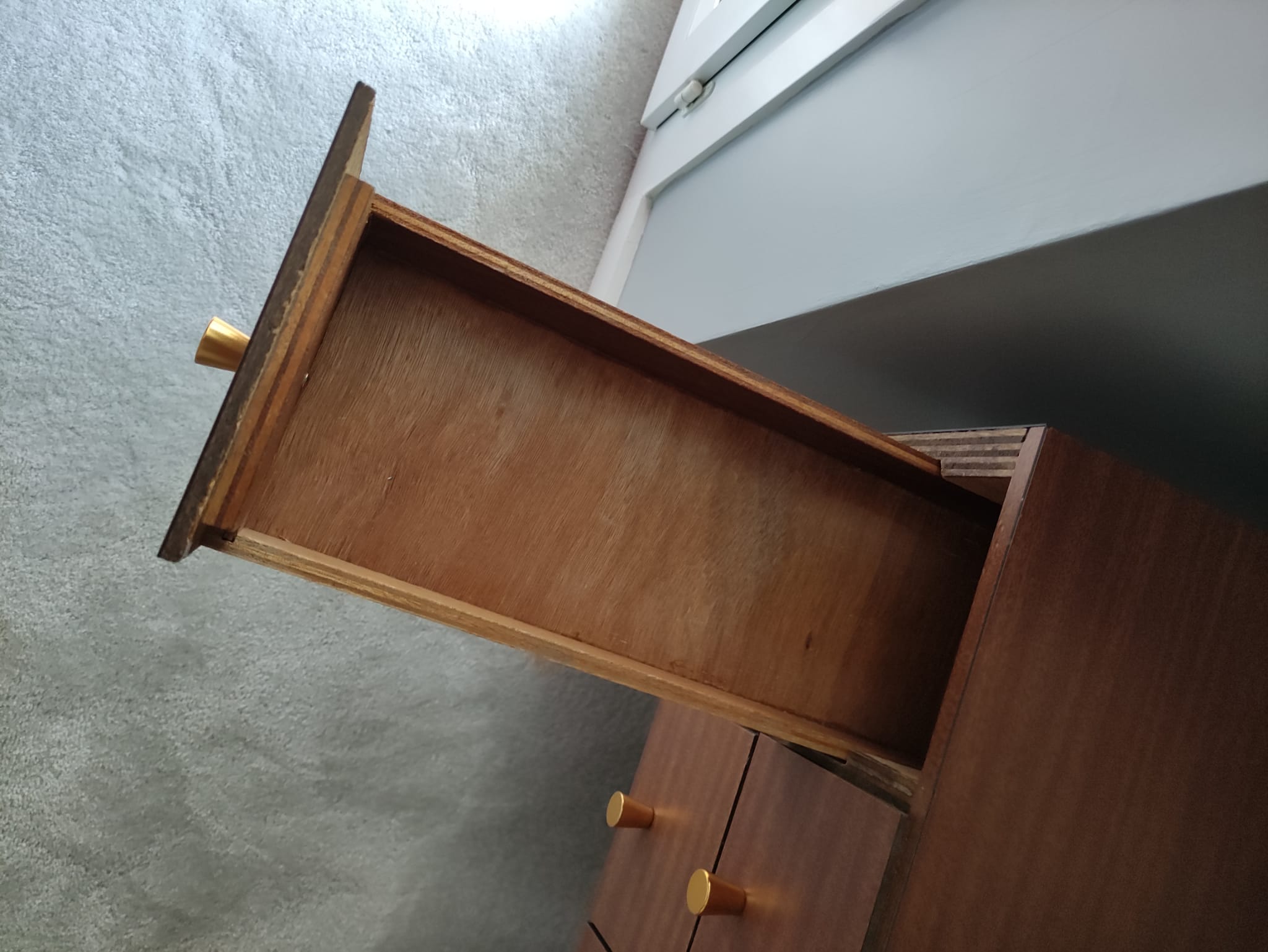 Console cabinet with drawers