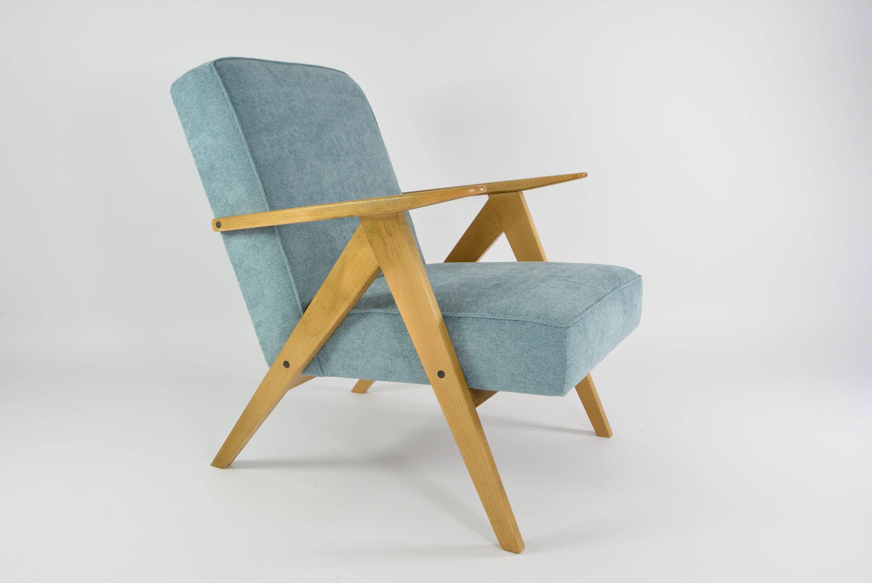 Kompas sky blue tulle armchair