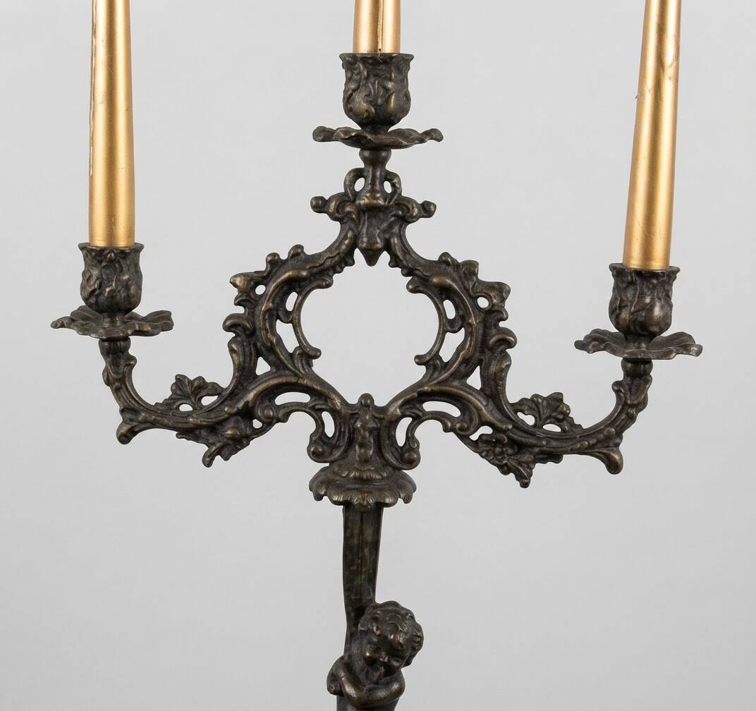 Ancien chandelier en bronze avec putto, XIXe s.