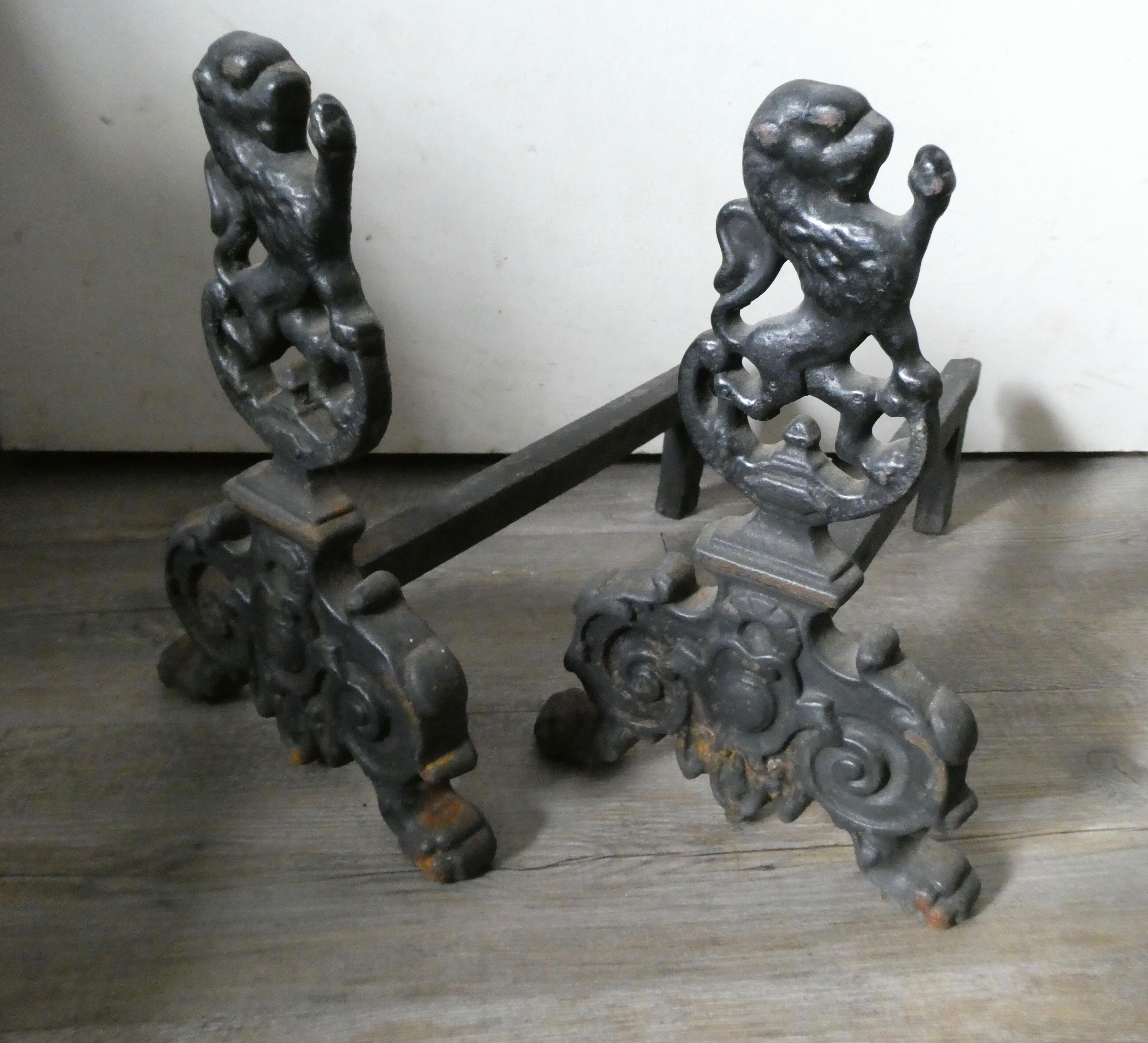 Paire de chenets en fonte