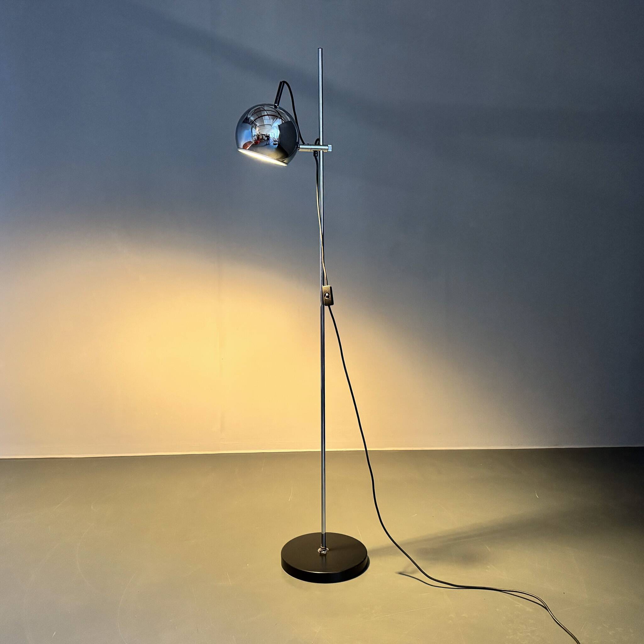 Lampadaire moderne réglable en chrome du milieu du siècle, Allemagne