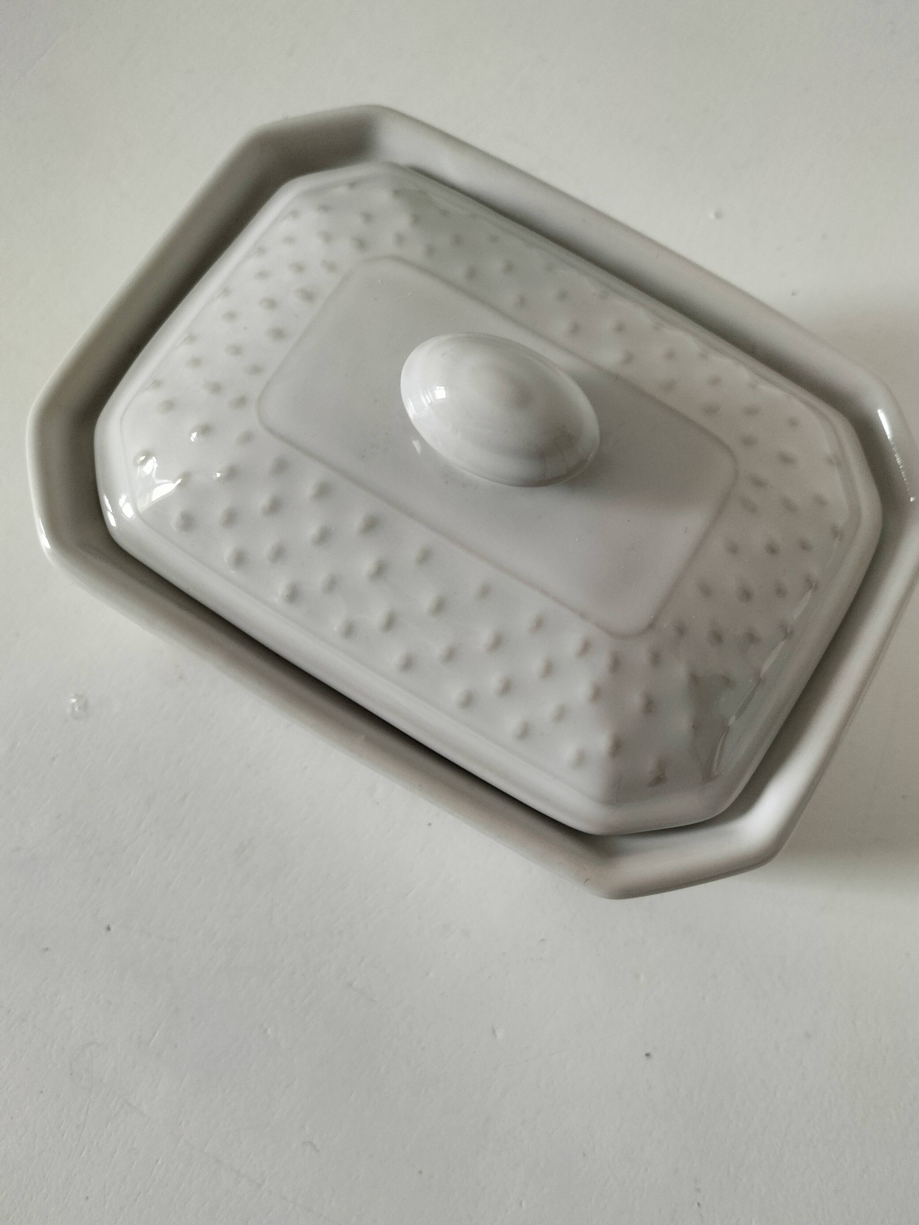 Small white porcelain terrine Geneviève Lethu – graphic relief