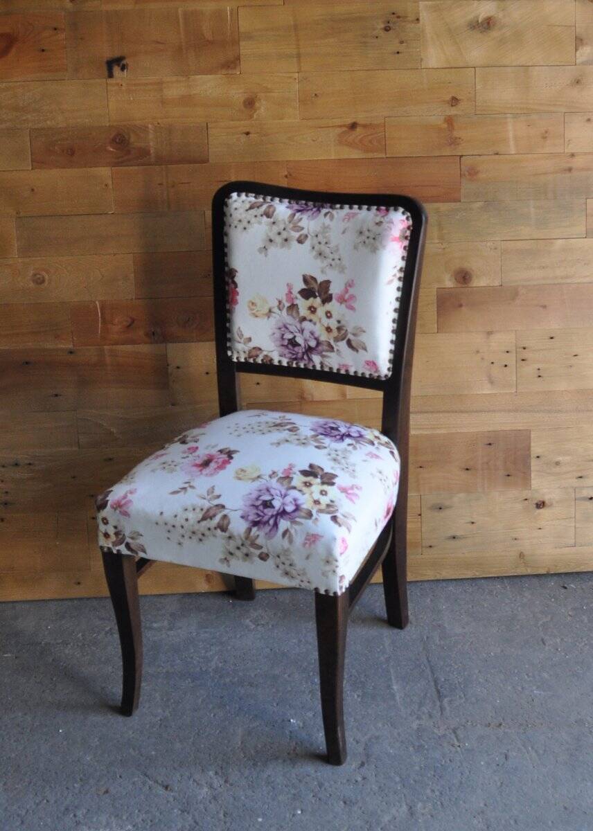 Art Deco chair in wood and white velvet, floral backrest from the 1930s.