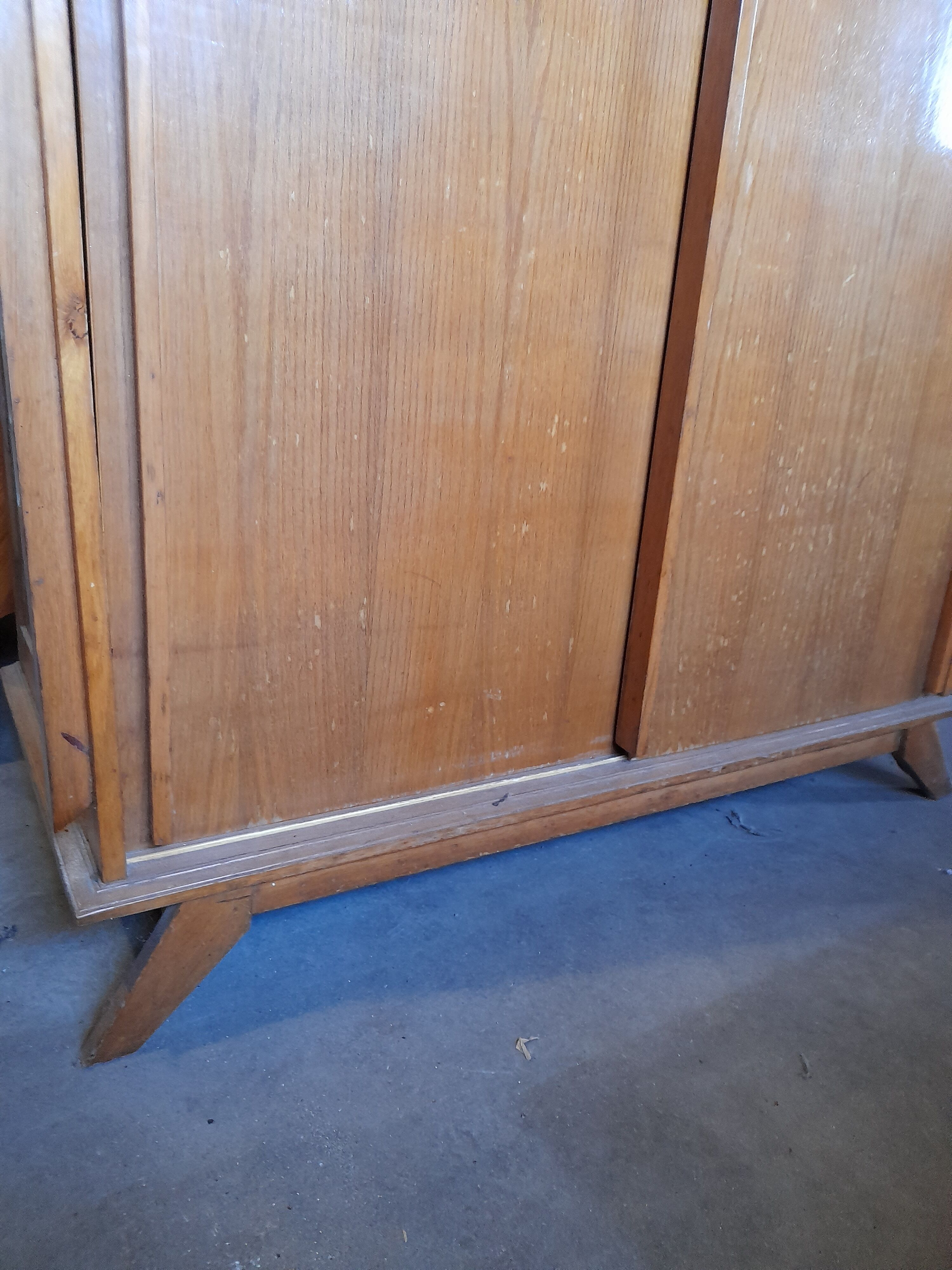 Wardrobe wardrobe year 50 vintage compass feet