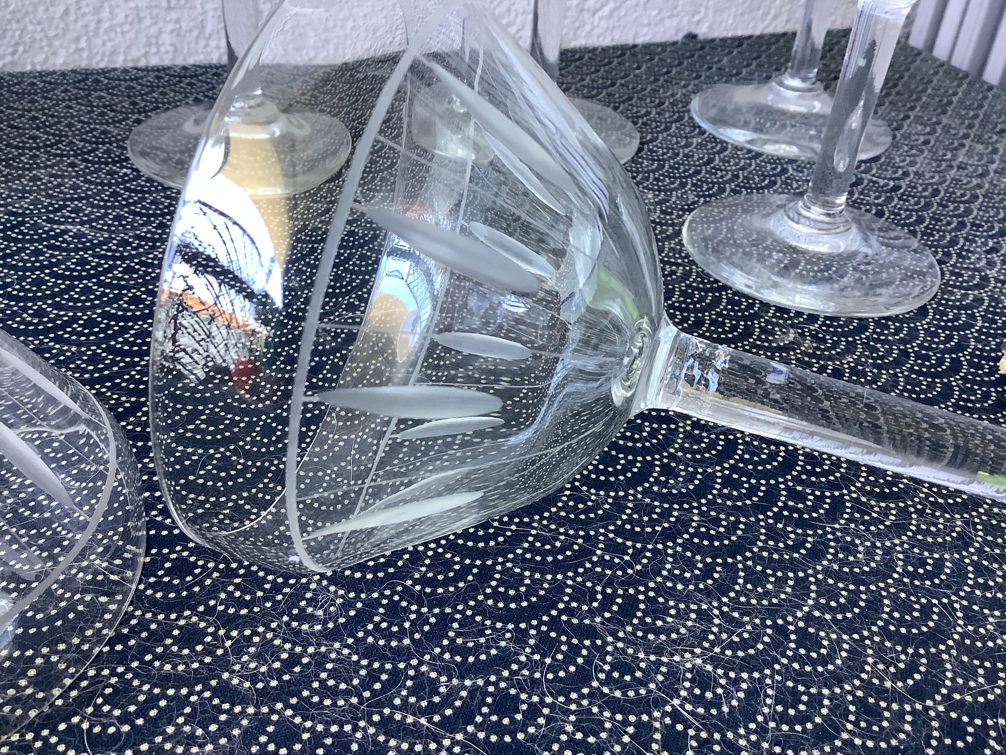 Champagne cups in art deco crystal, engraved with acid