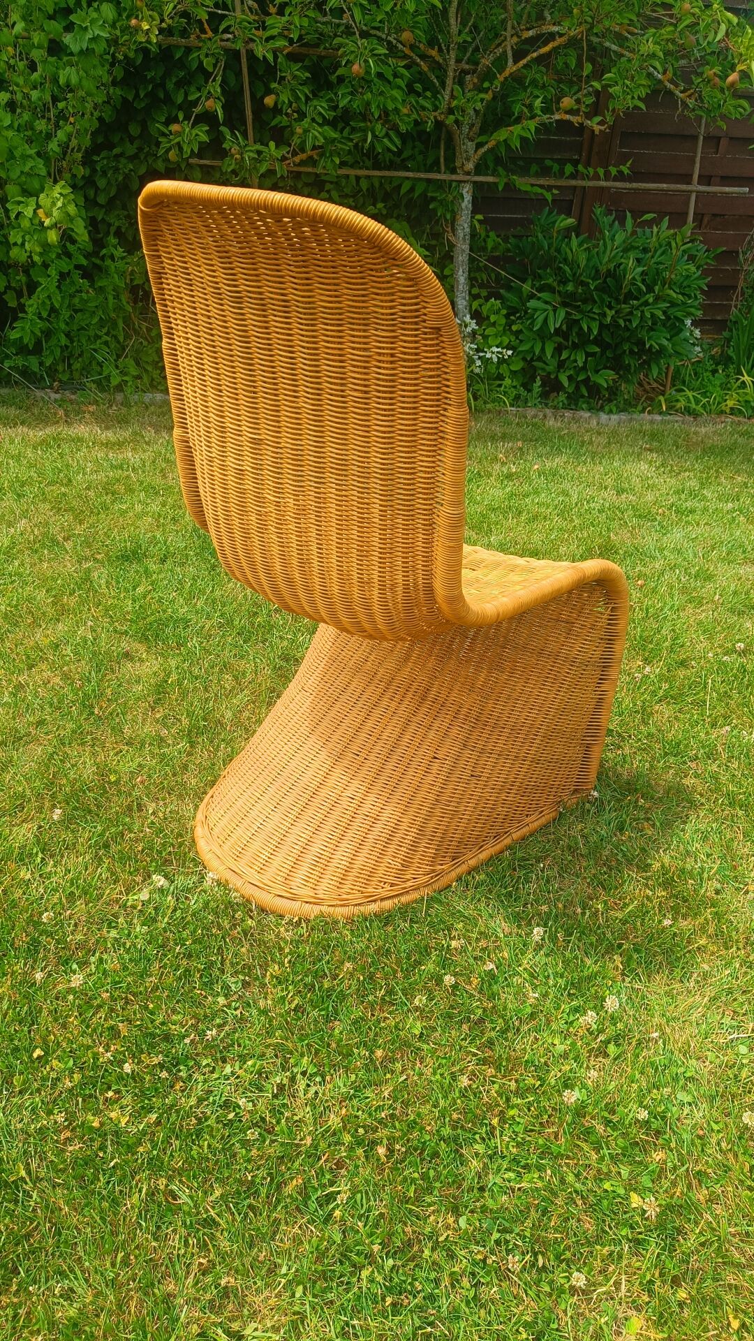 Vintage rattan chairs – cantilever design in the style of Panton – 1970s