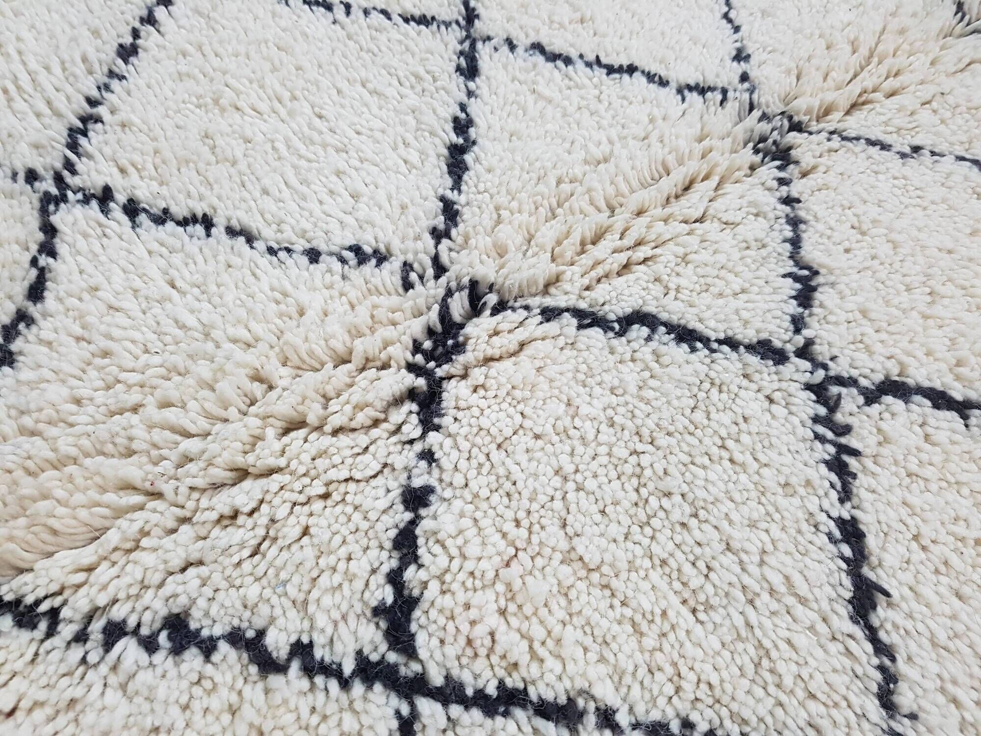 Beni Ouarain rug, 260 x 155 cm || 8.53 x 5.09 feet, MS-104