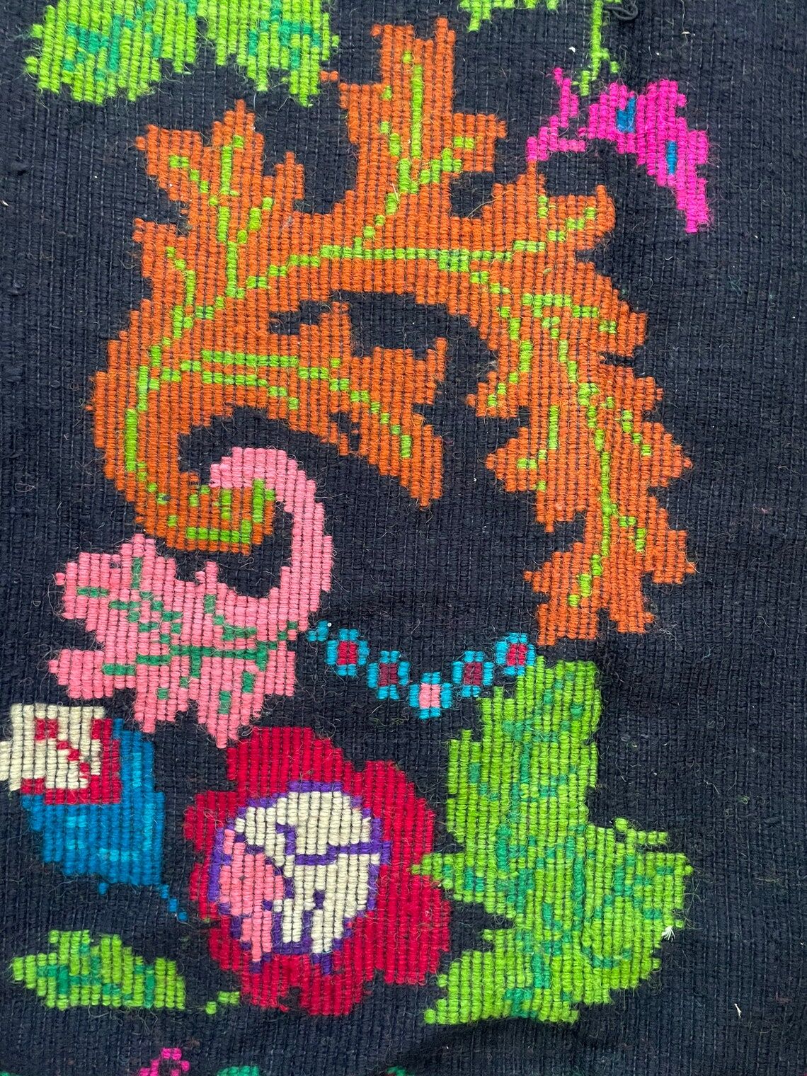 Vintage carpet in Romanian wool floral design and brown leaves 263x146cm