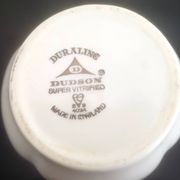 Pot à lait avec soucoupe