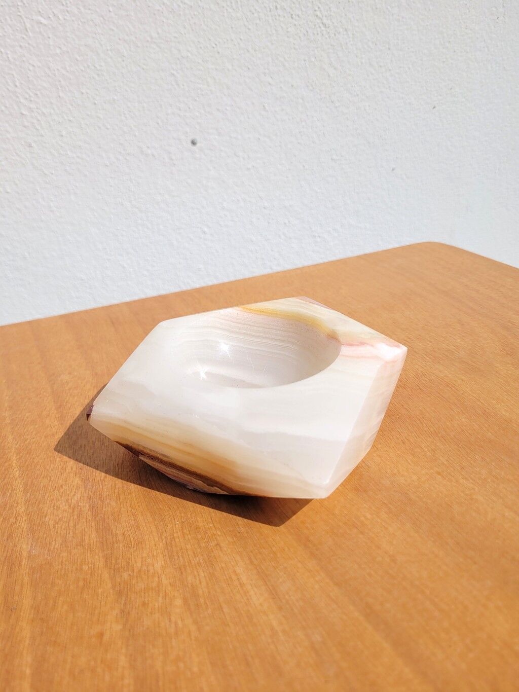 Vintage ashtray in diamond-shaped onyx