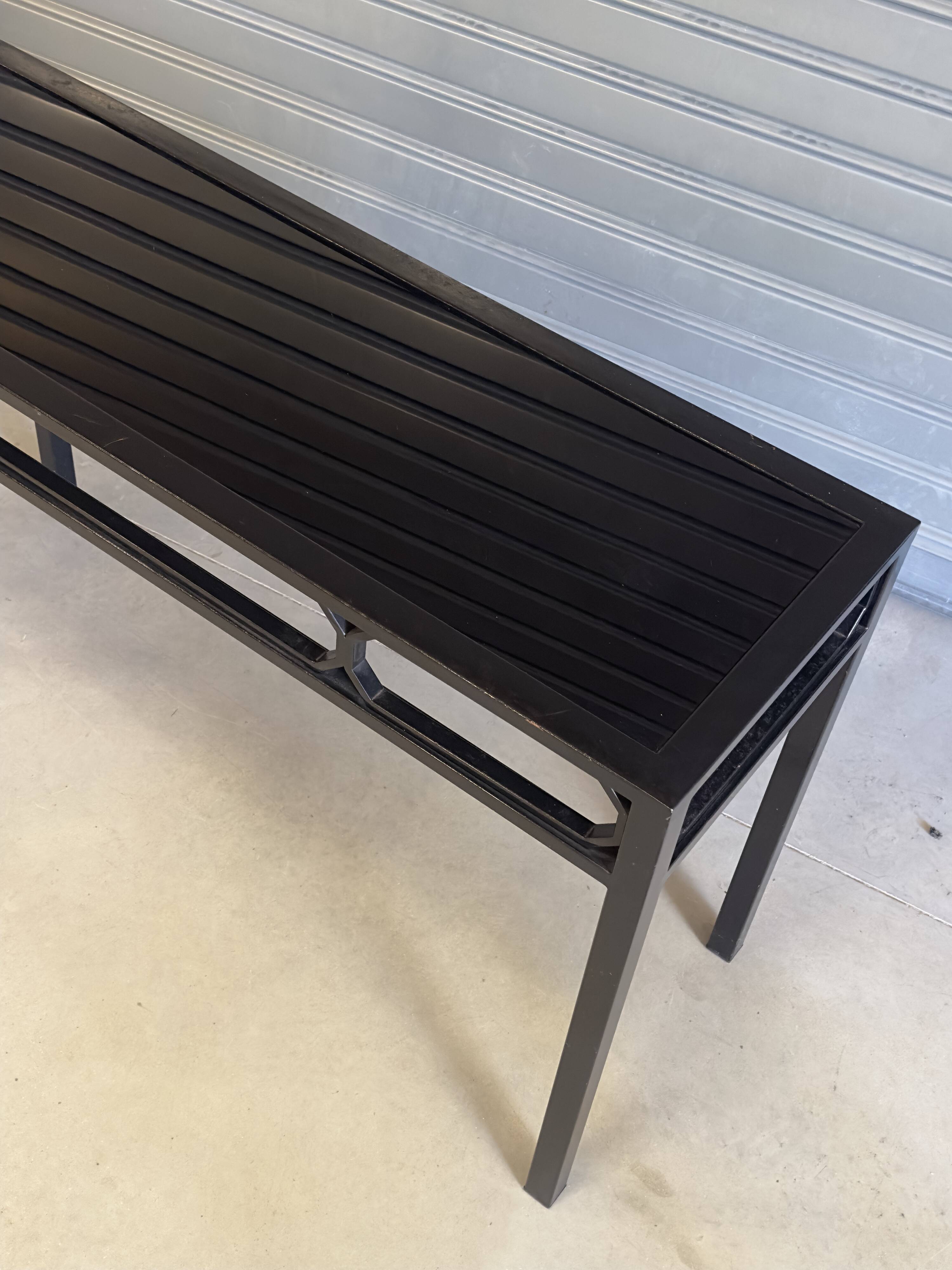 Console noire en métal et plateau de verre
