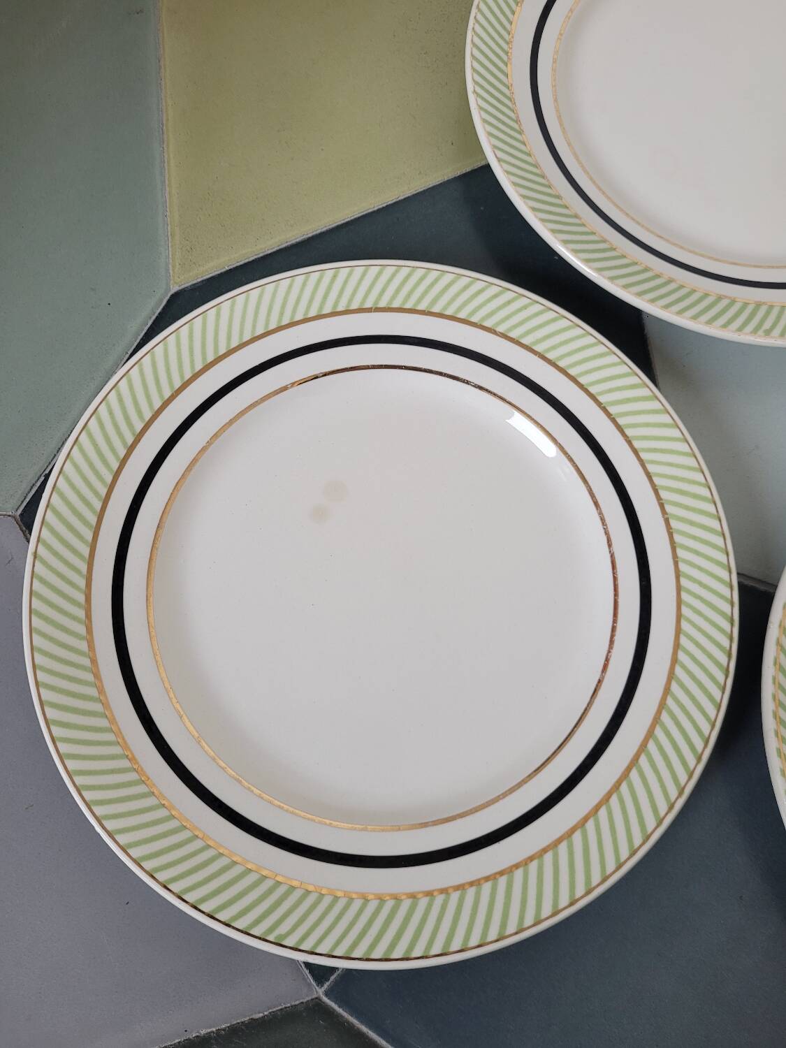 Lot n°2 of 5 Opaceline dessert plates from Salins