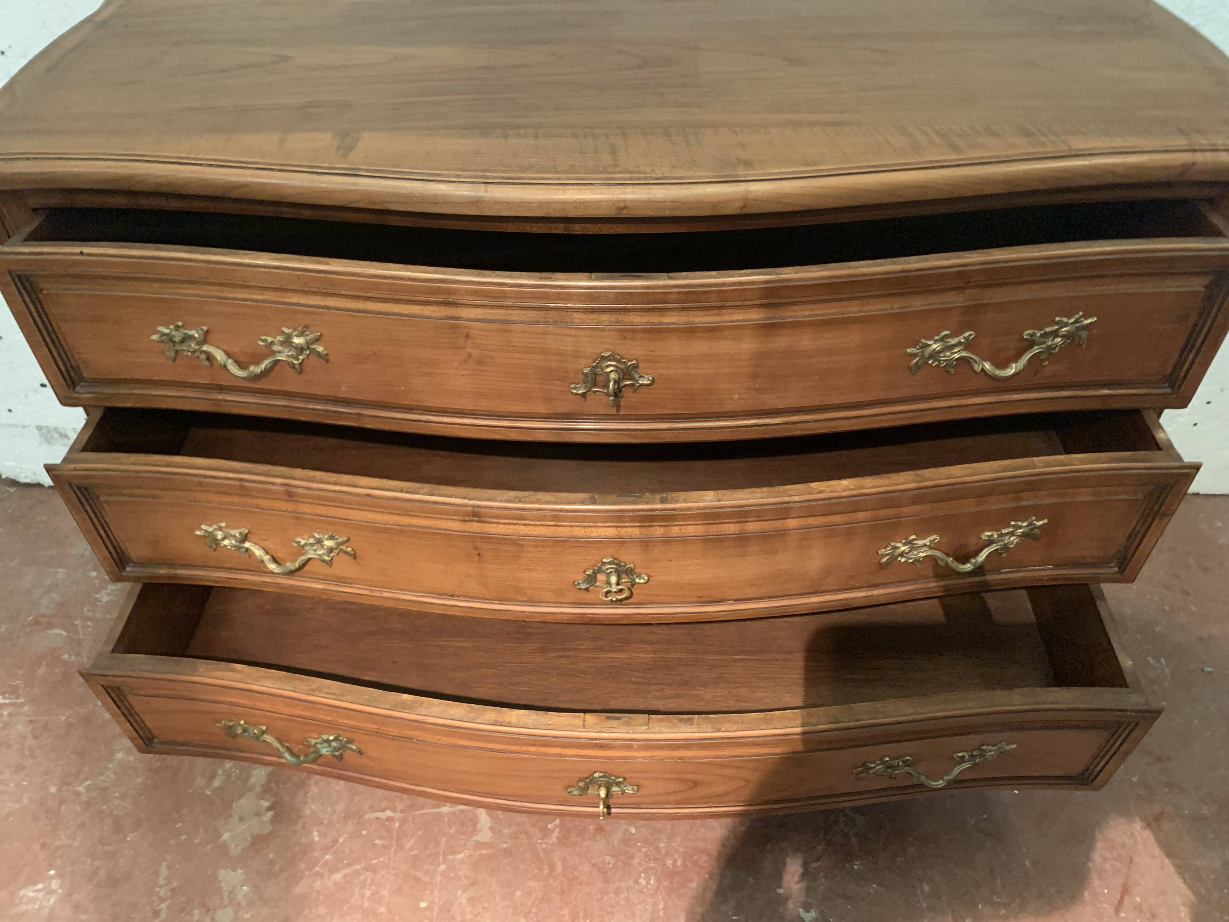 Chest of drawers with curved façade of Provencal style XX century