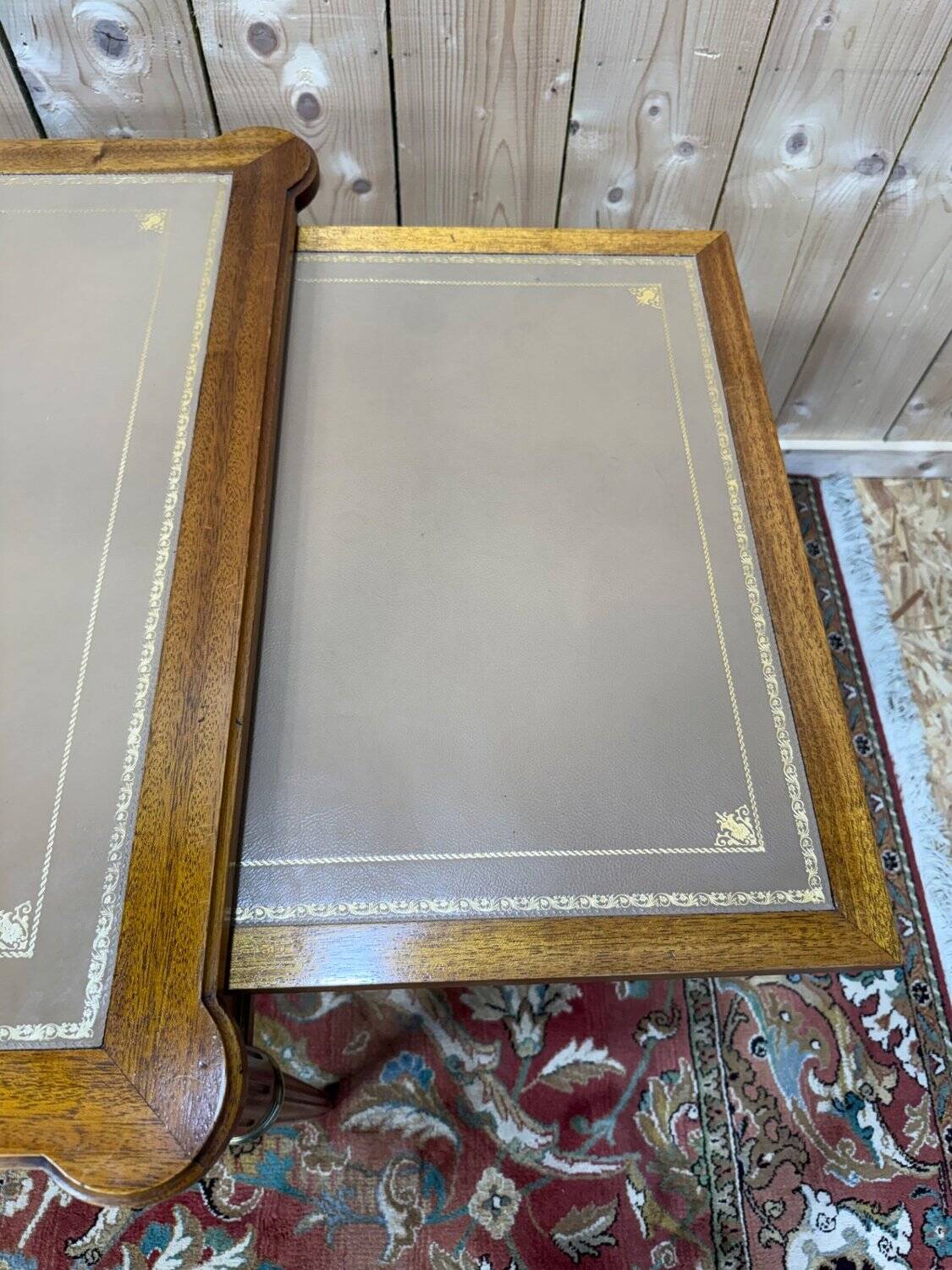 Flat desk with sliding shelves – Louis XVI style – Mahogany, leather and lace