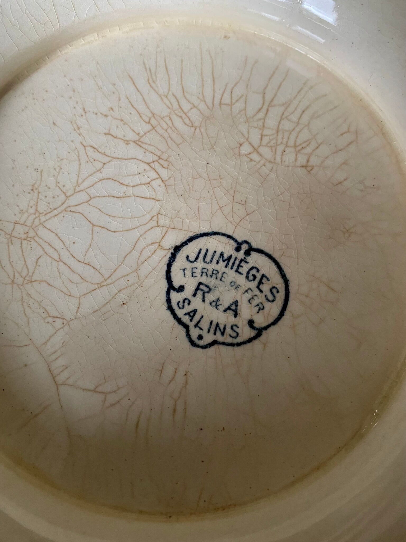 Old plate on iron earth in Salins earthenware