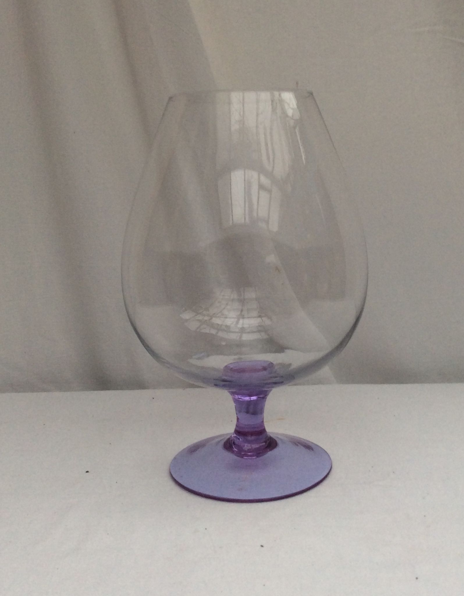 Vase transparent en forme bocal dimension : hauteur -31cm- diamètre max-20cm-
