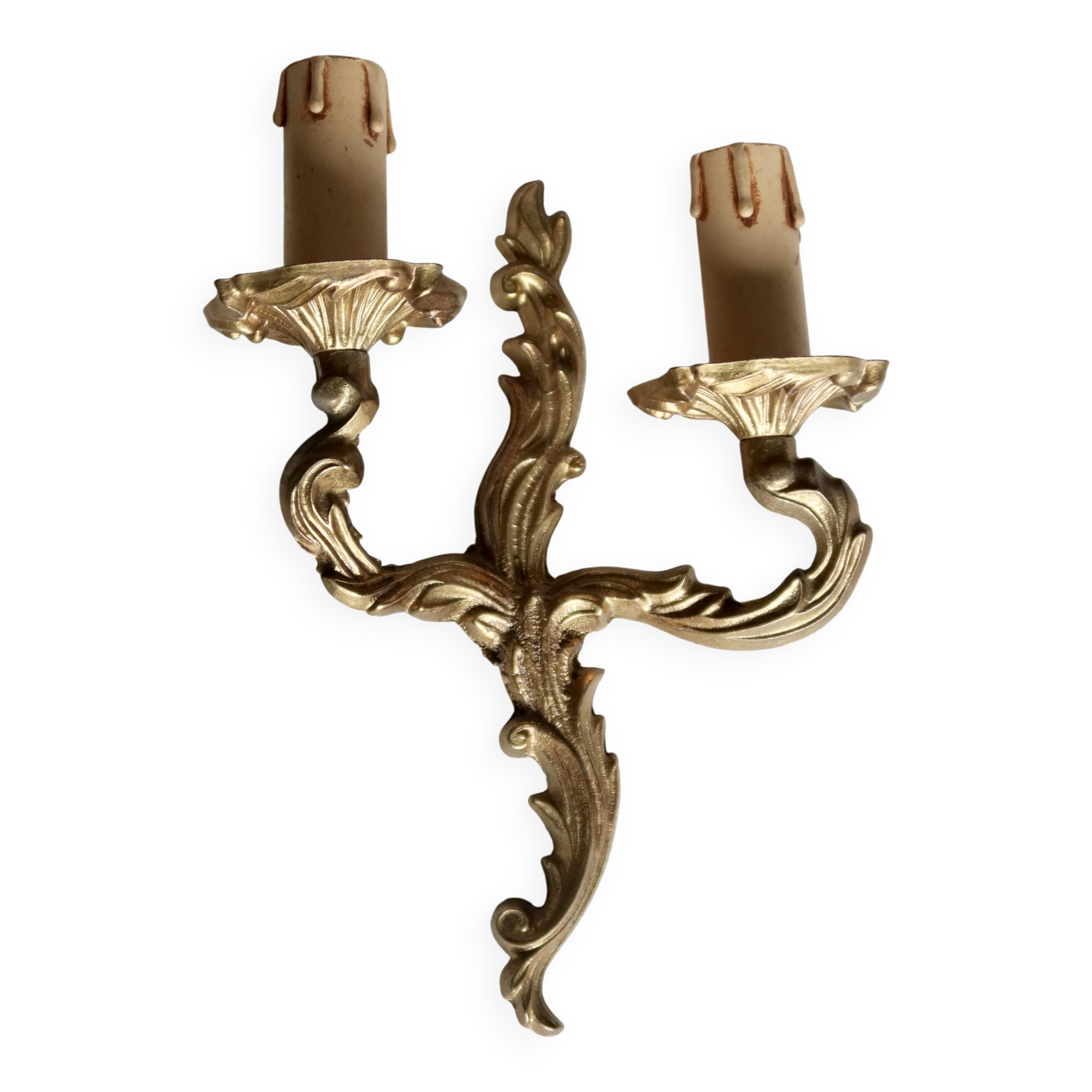 Vintage wall sconce in gold metal with two arms in classic style.
