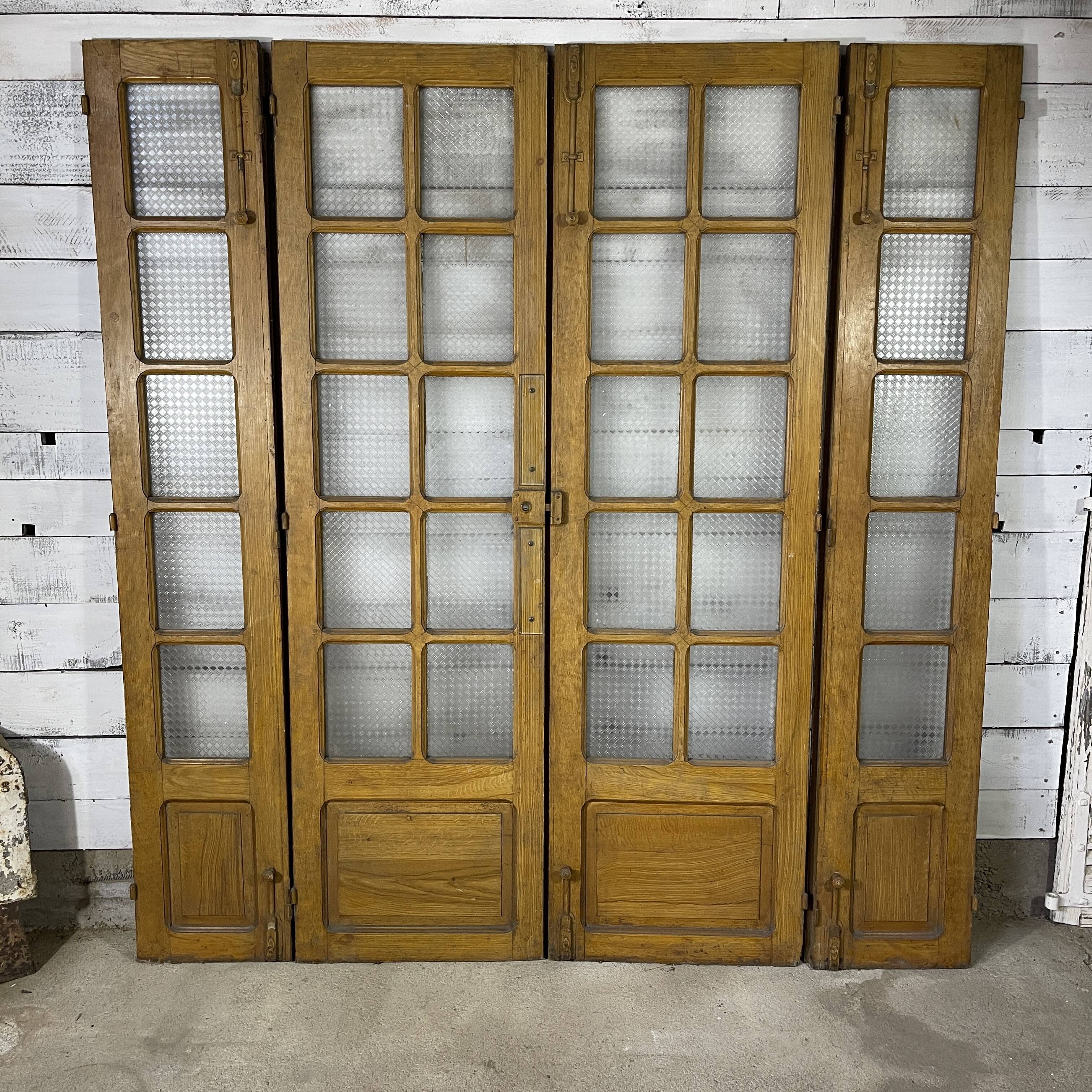 Four-leaf partition door