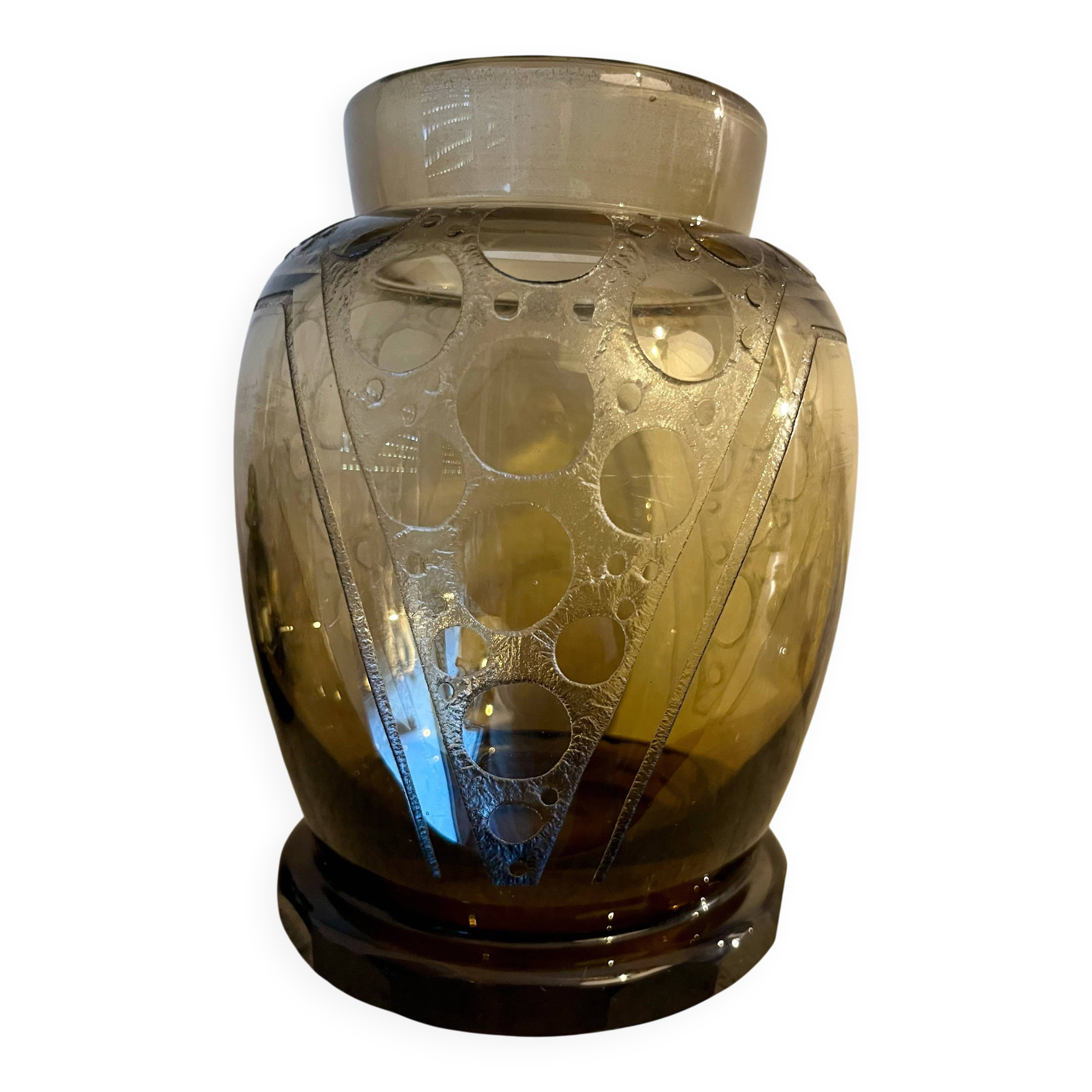 Art Deco vase from 1930 signed D'Argyl, acid-etched decoration.