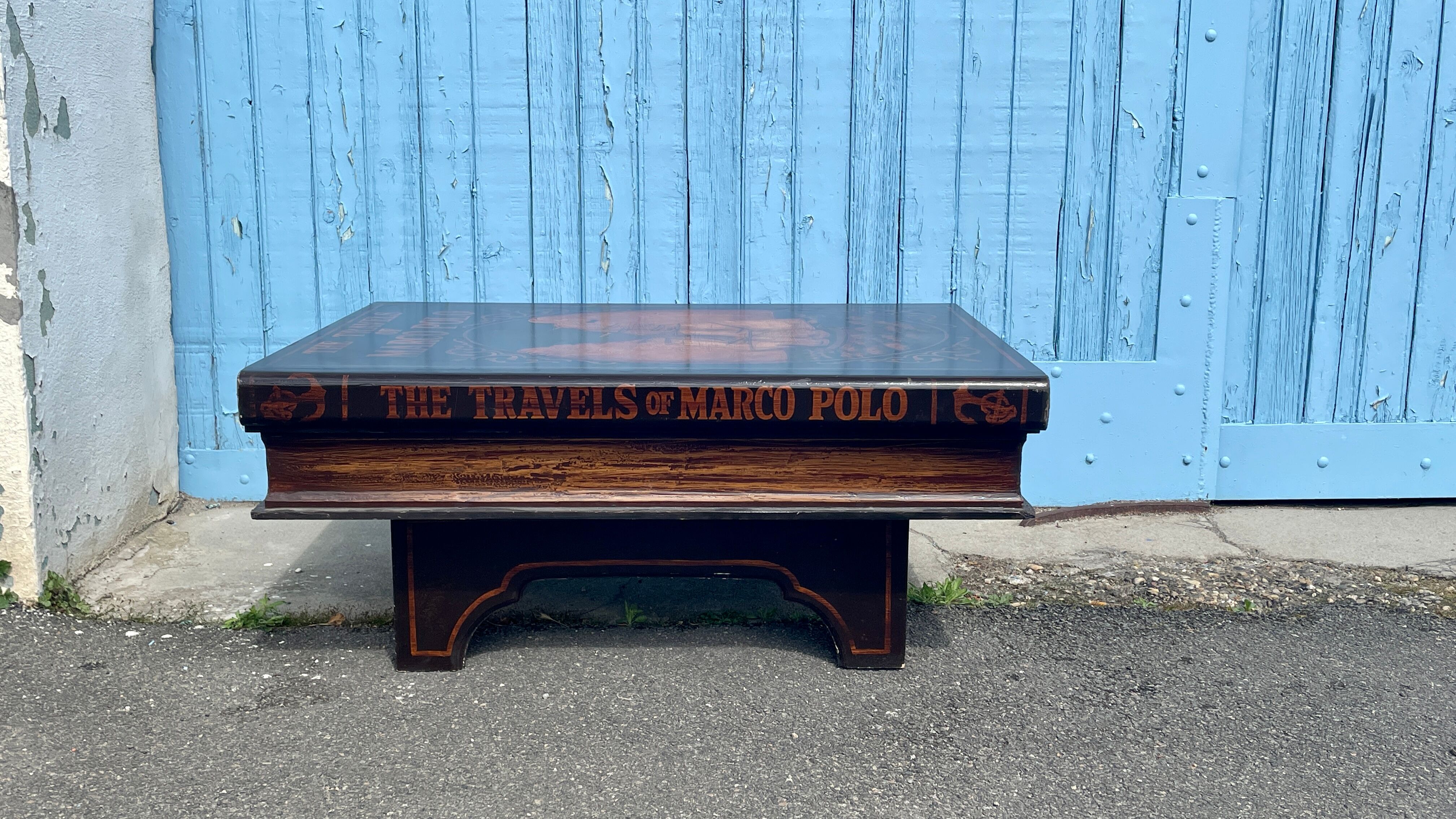 Table basse façon livre ancien, XXe siècle