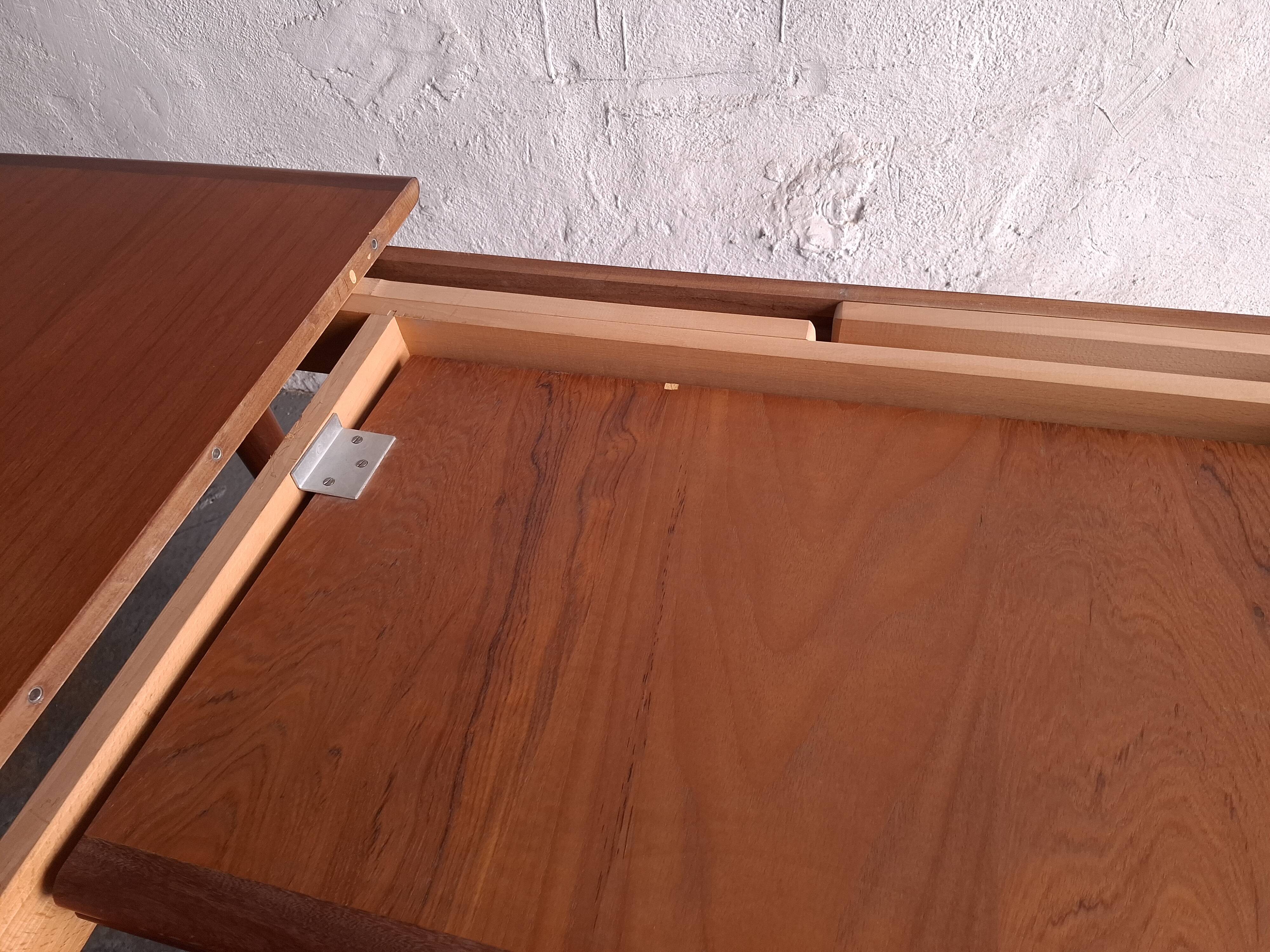 Scandinavian type table with integrated extension