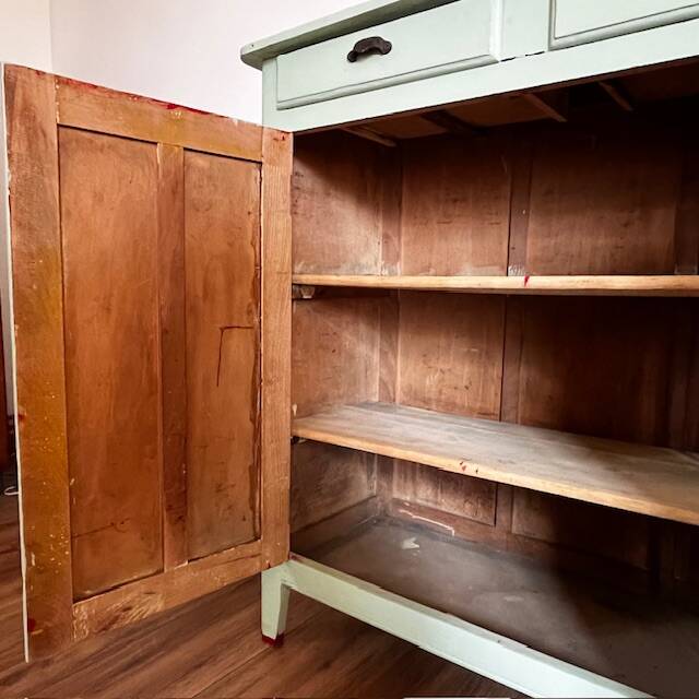 Green Parisian Buffet