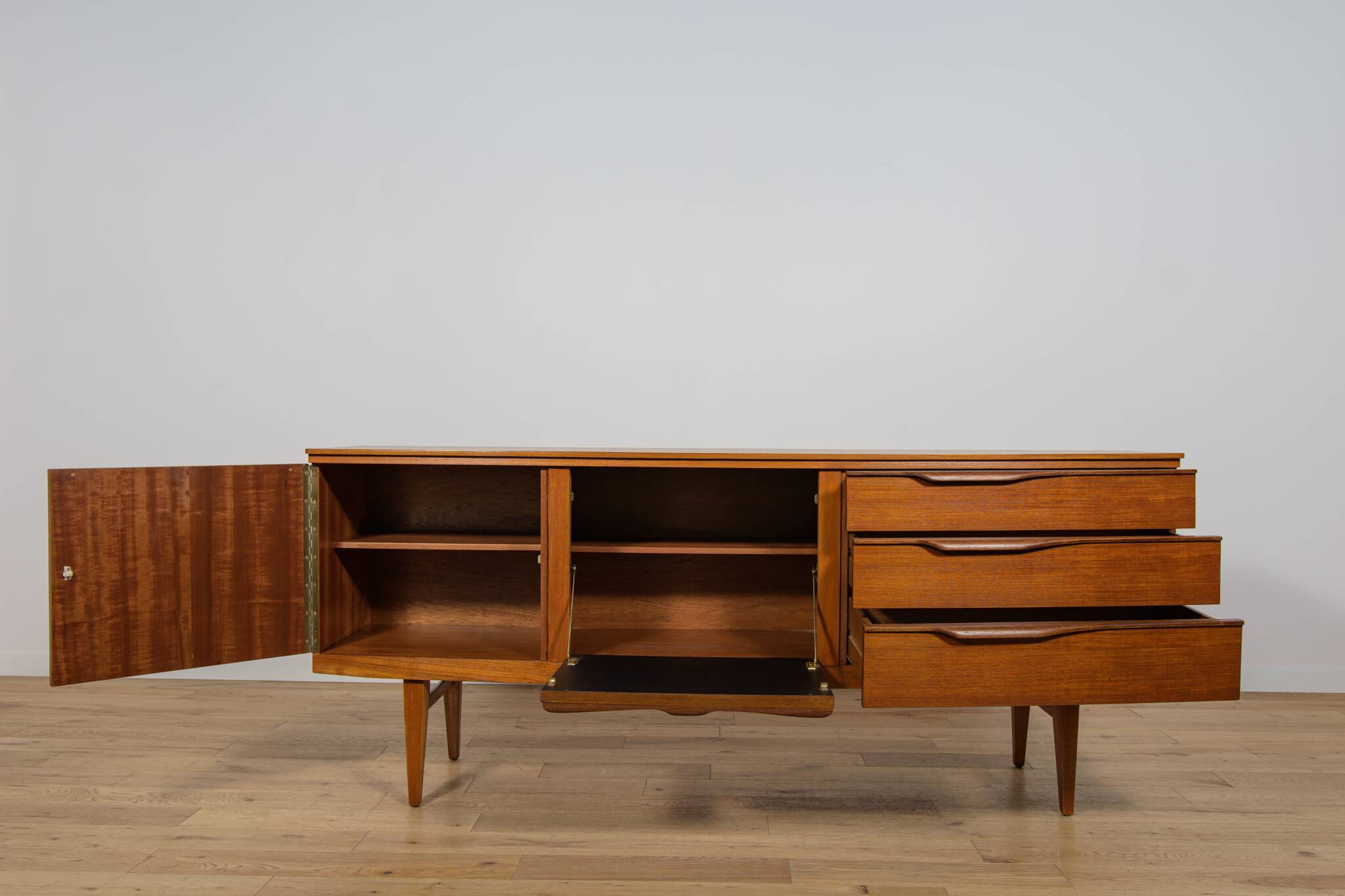 Buffet en teck du milieu du siècle de Beautility, Royaume-Uni, années 1960