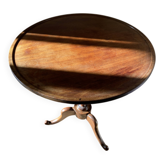 English tripod gueridon with a tilting top.