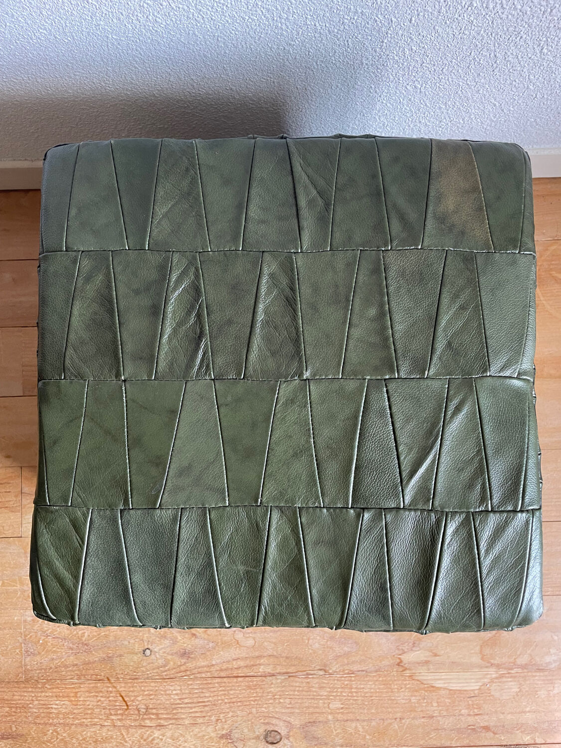 Pouf leather chest patchwork vert  De Sède