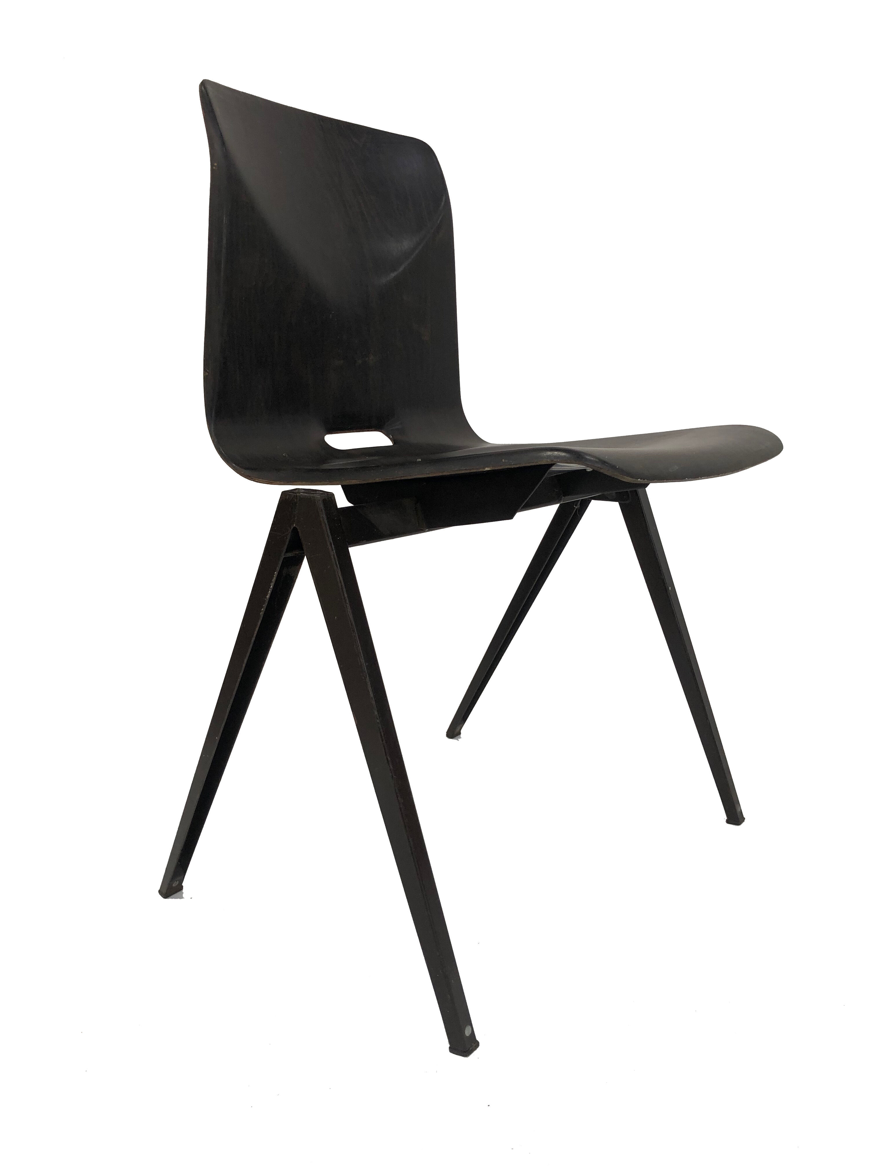 Pagholz Galvanitas S22 stackable school chair