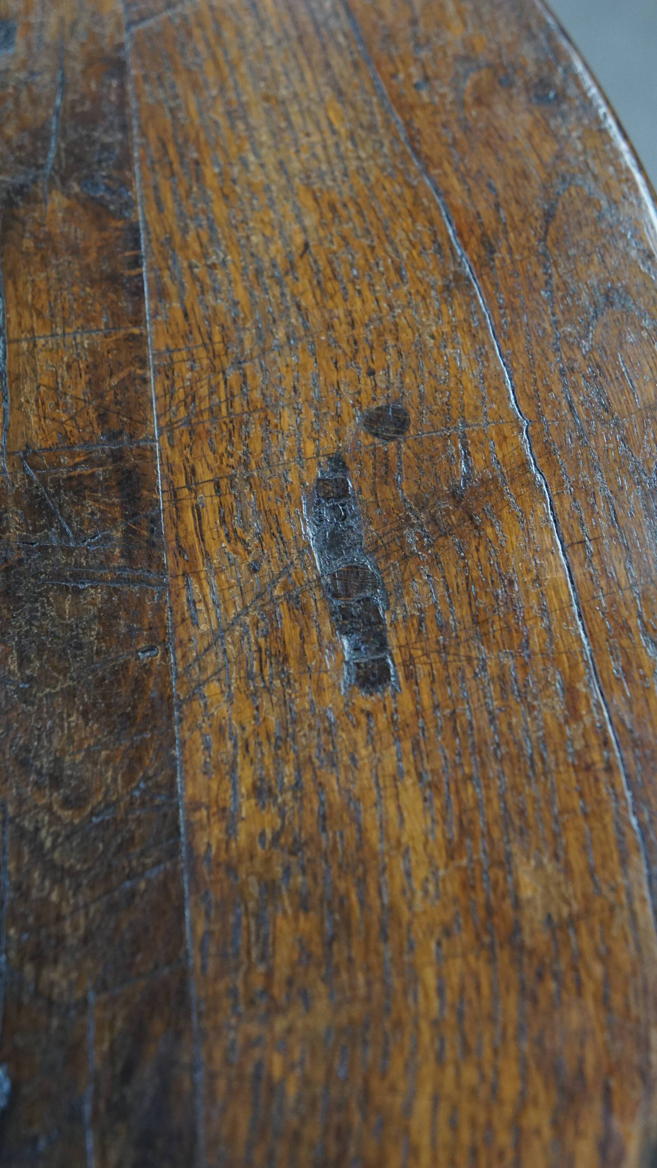 Table d'appoint anglaise ancienne de la fin du XIXe siècle en chêne