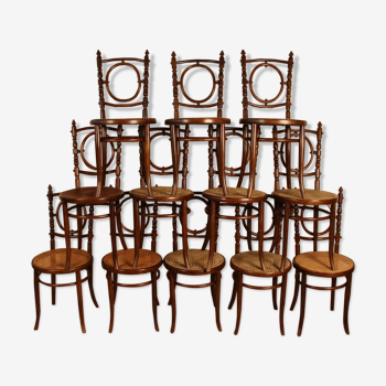 Ensemble douze chaises bistrot