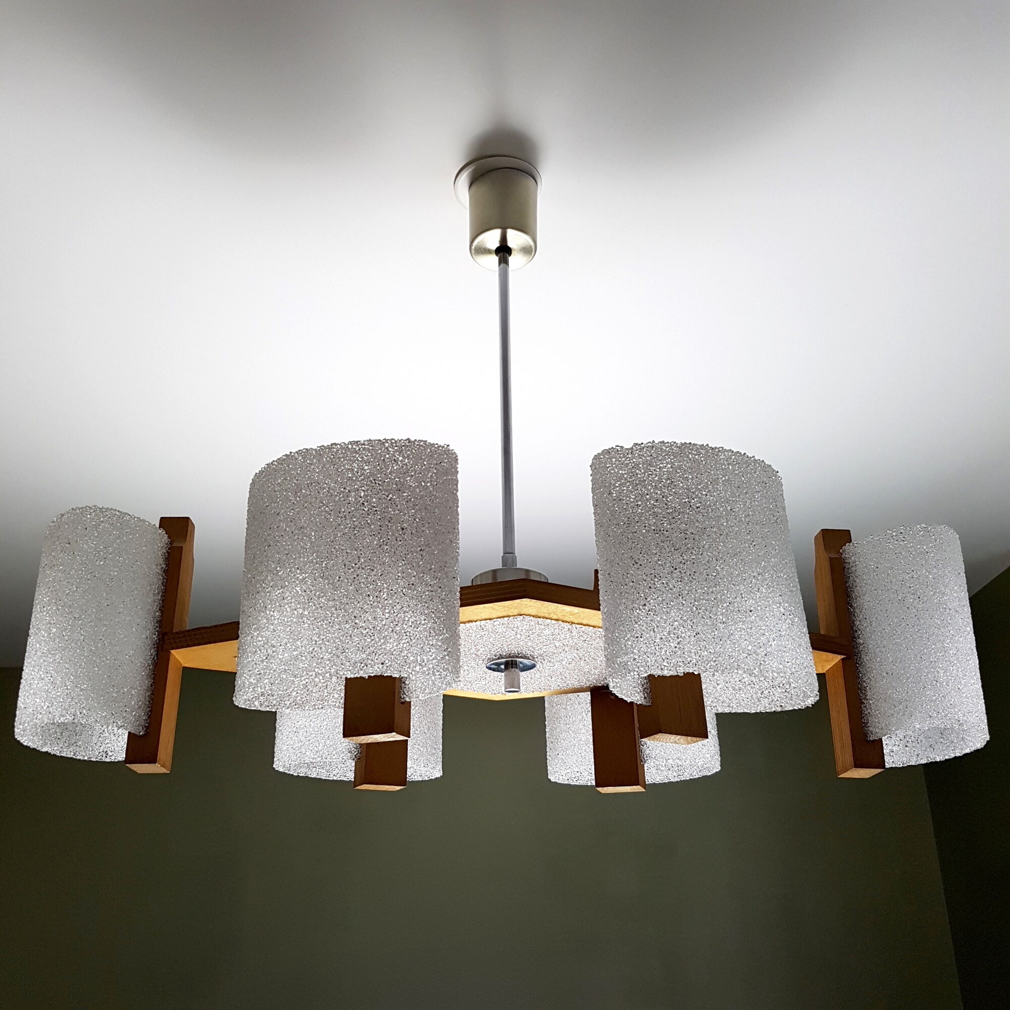 Chandelier Scandinavian 6 fires of wood and perspex vintage