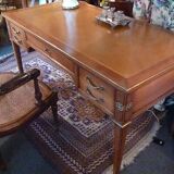 Double-sided flat desk