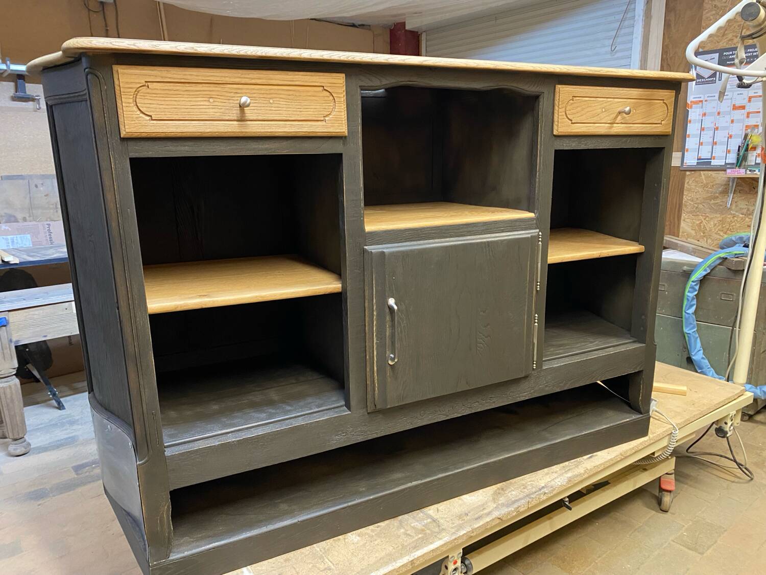 Bar, counter