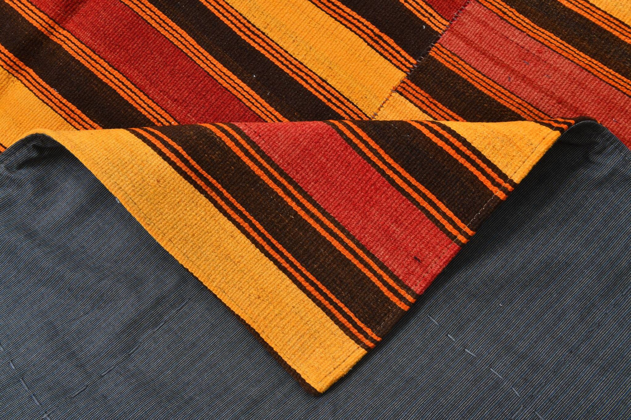 Tapis kilim ethnique turc rouge et orange, 173 x 225 cm