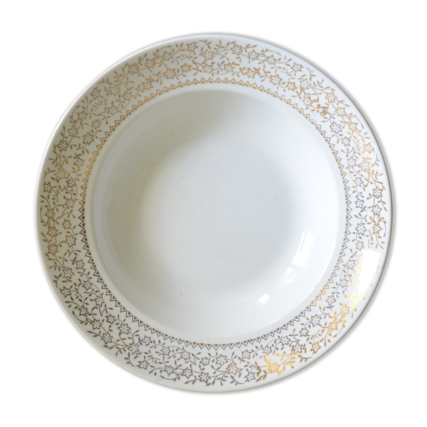 Hollow dish aboard golden flowers