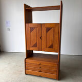 Modular enfilade by Soren Nissen & Ebbe Gehl, modelled by Fagus Seltz.