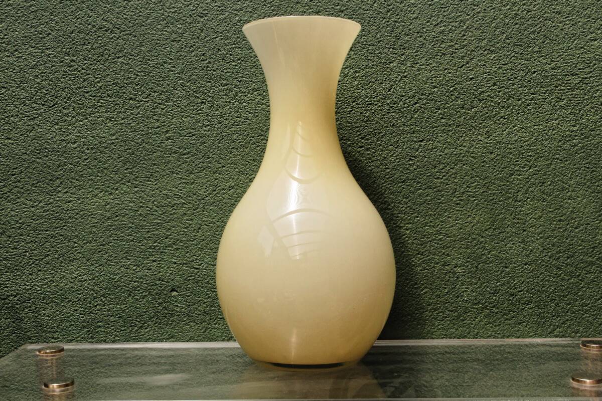 Vase de sol en verre opalin, couleur crème