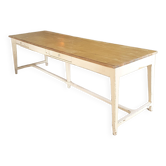 Farm table