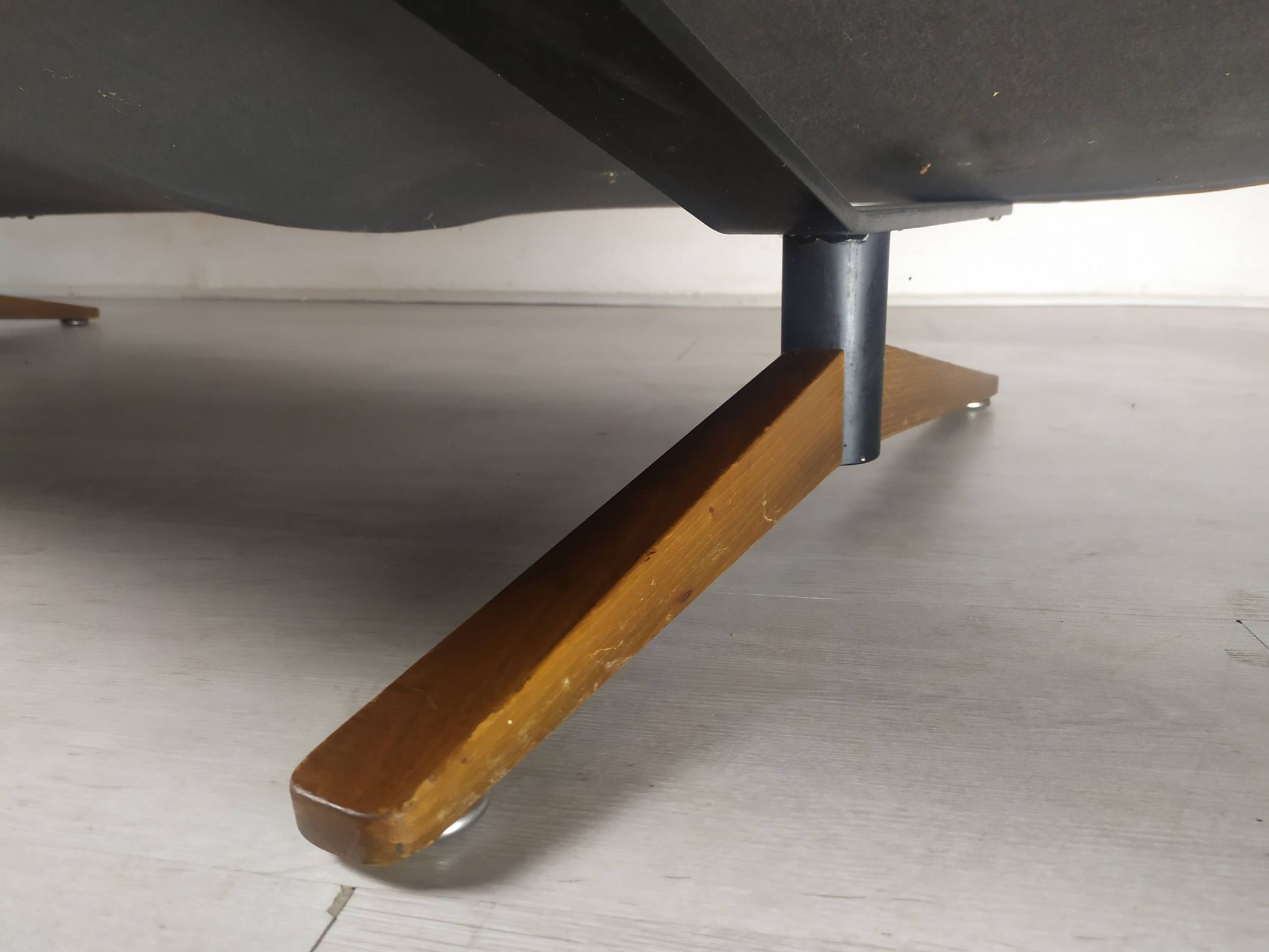 Canapé cuir fauve scandinave