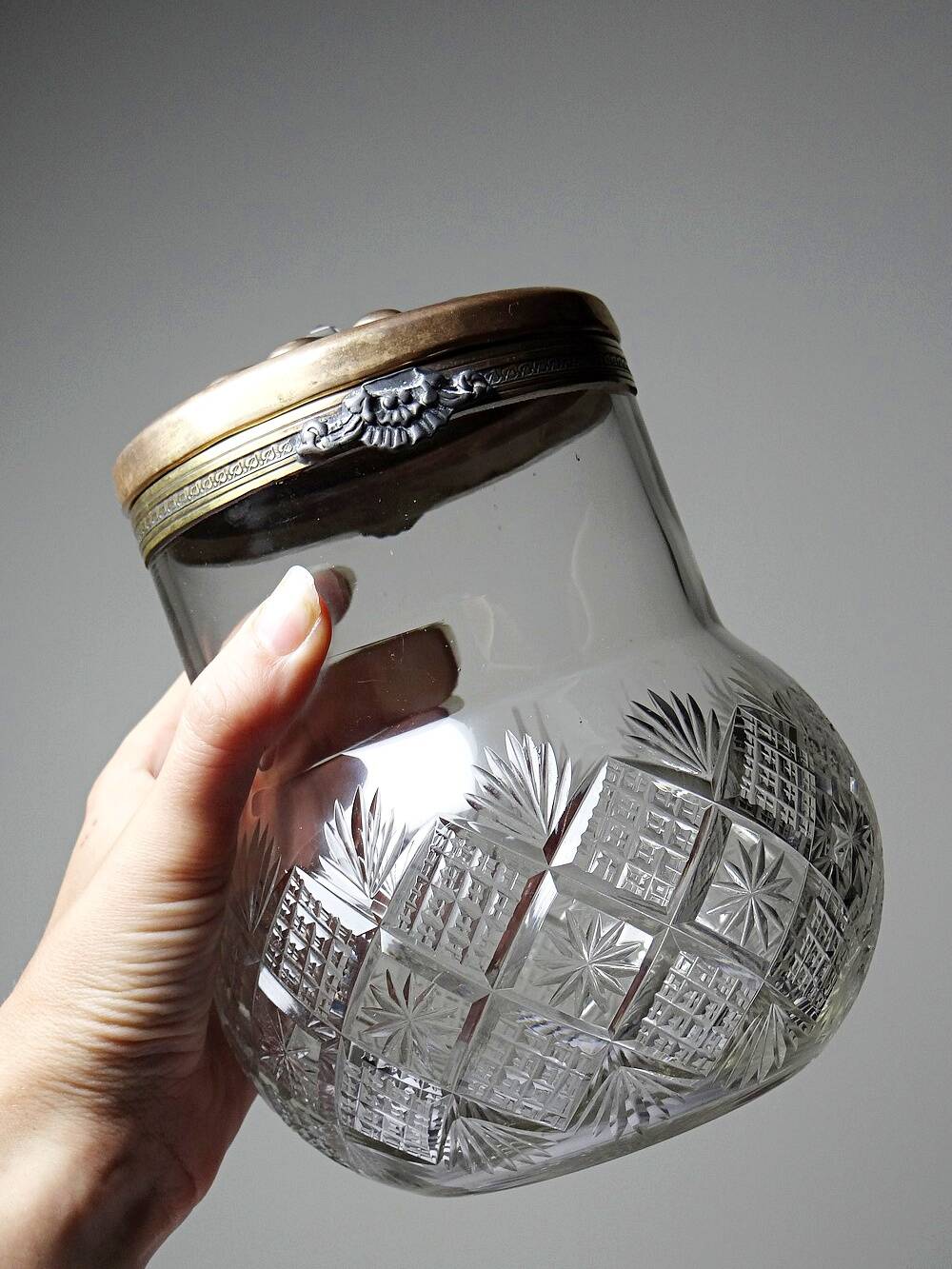 Ancien pot à biscuits style cristal taillé et métal