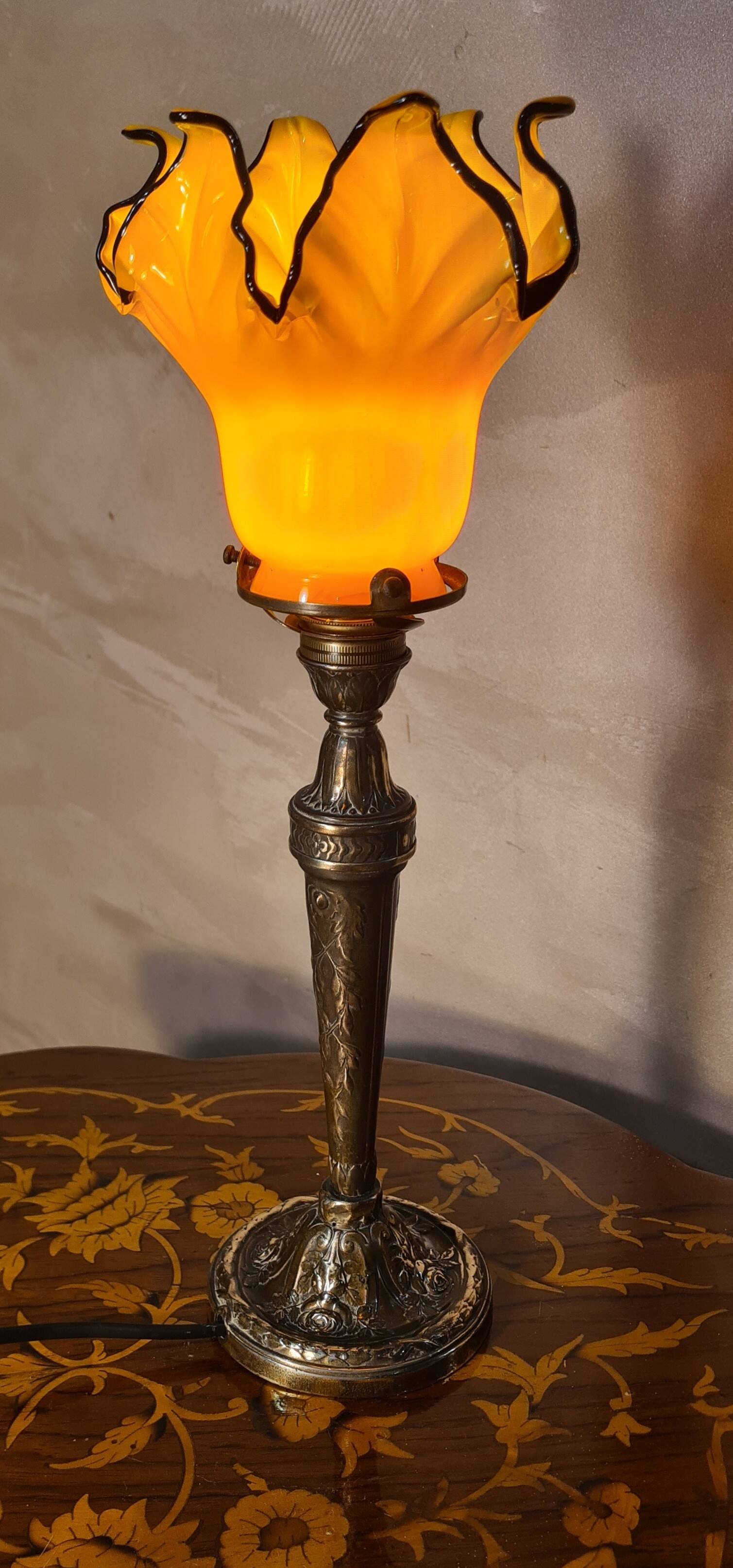 Bronze lamp signed SR 1900, yellow opaline tulip shade edged in black, Loetz, 38x14