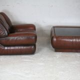 Ensemble fauteuil et table basse cuir, Italie, circa 1970. space age