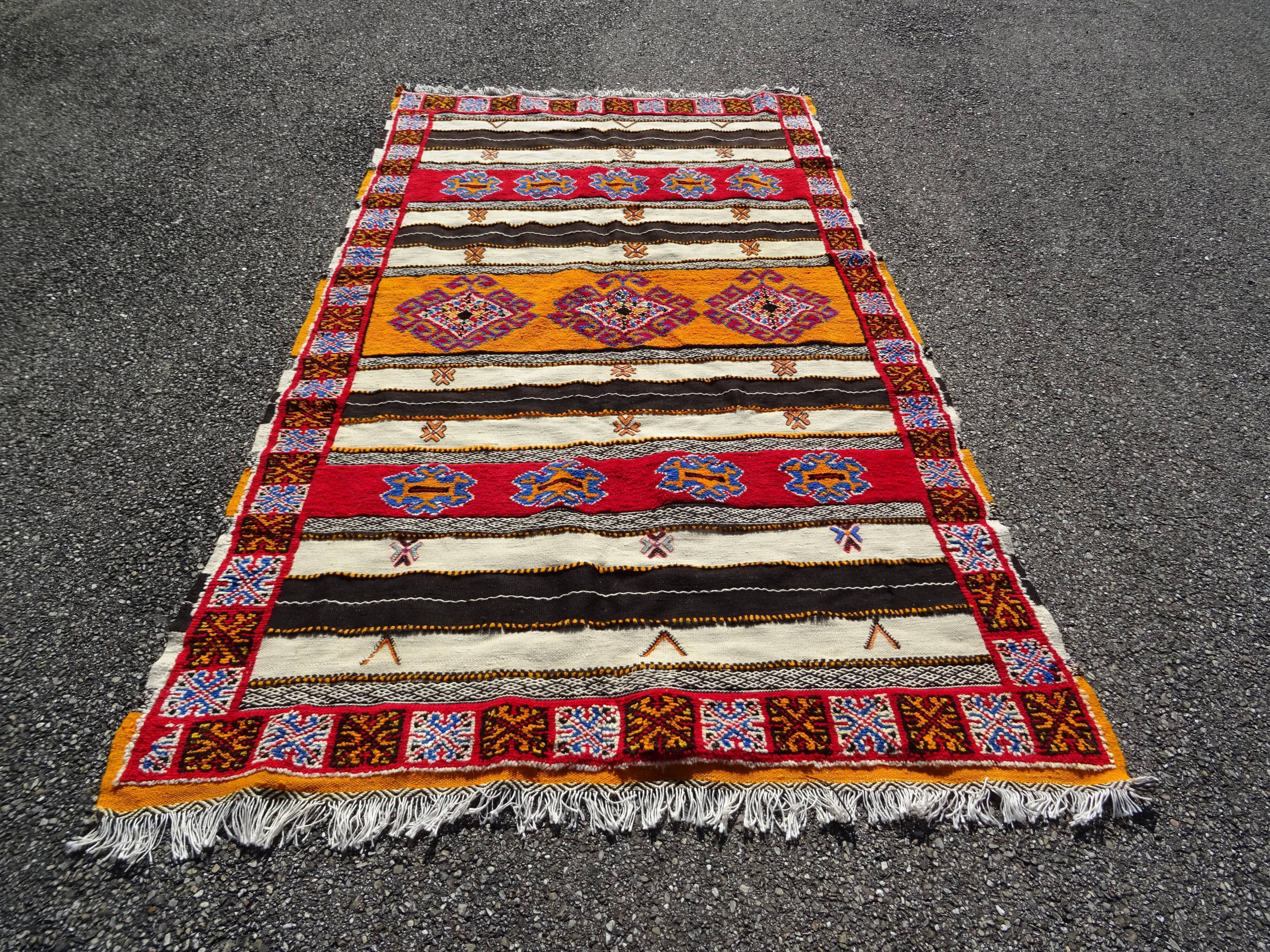Handmade Berber carpet 250 x 136 cm