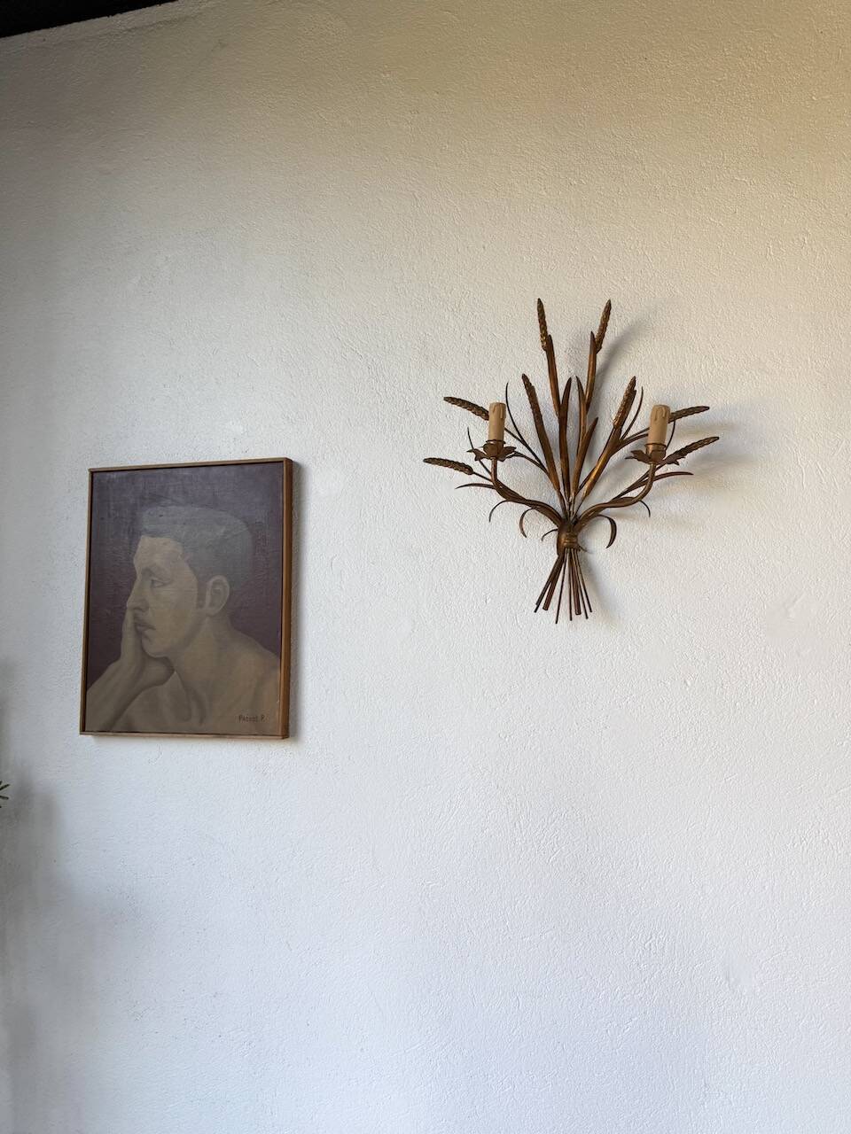 “Ear” wall light in gilded brass