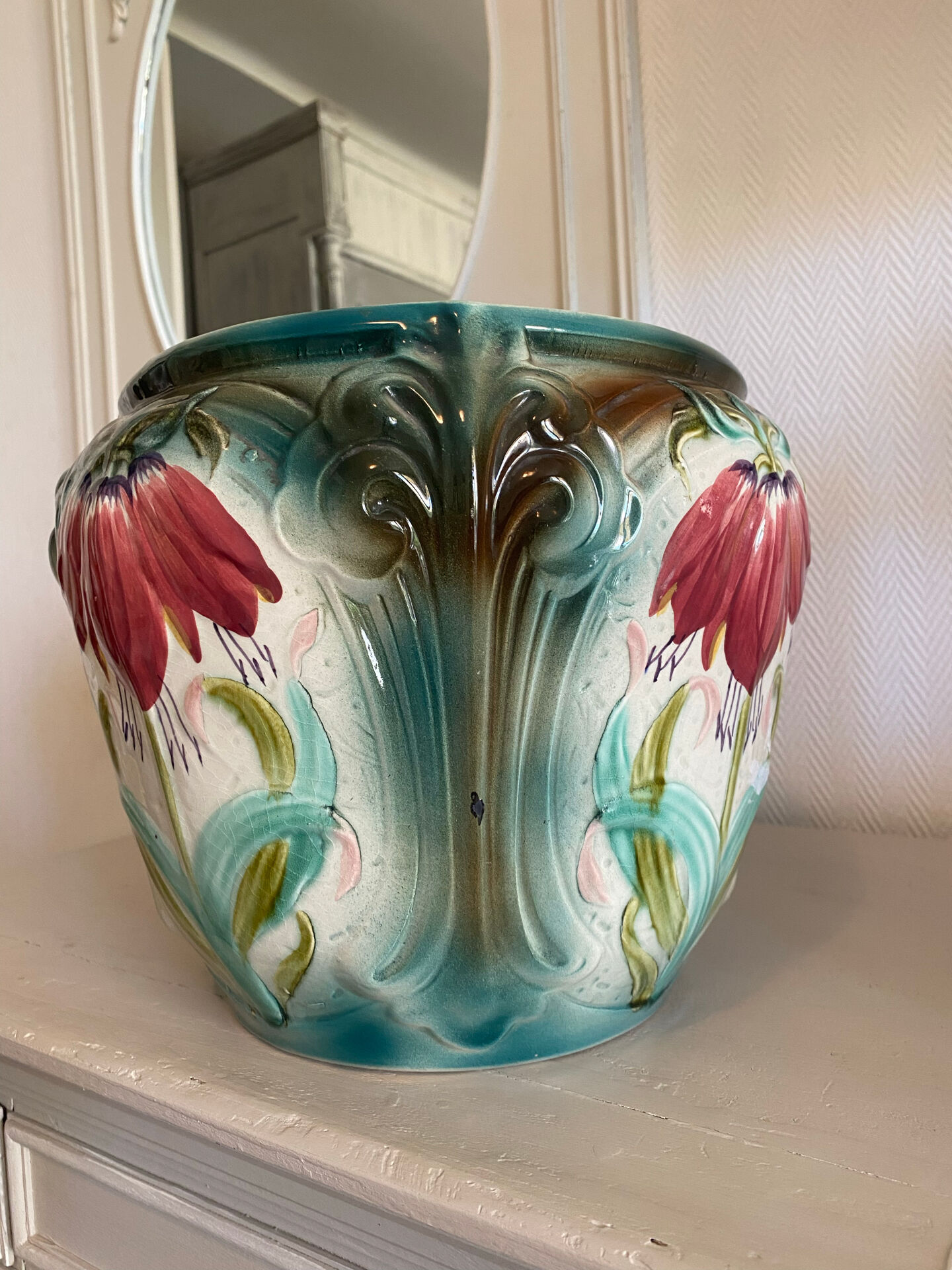 Large antique cache-pot in art nouveau majolica.