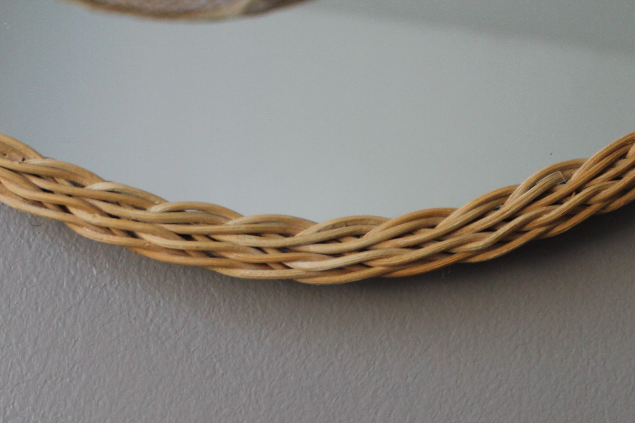 Vintage rattan mirror 28cm