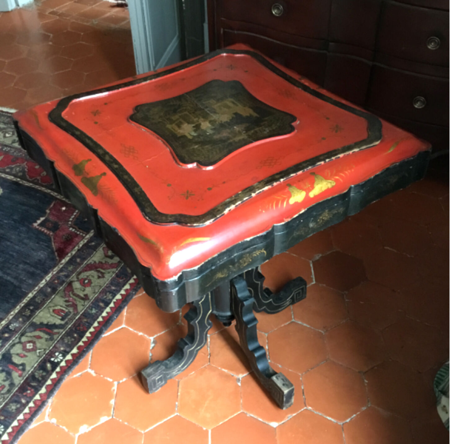 Lacquer coffee table with Asian decoration era Napoleon III
